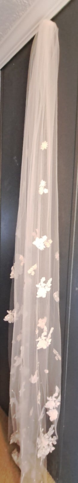 Bridal Veil Soft Floral Scatter 90 inches