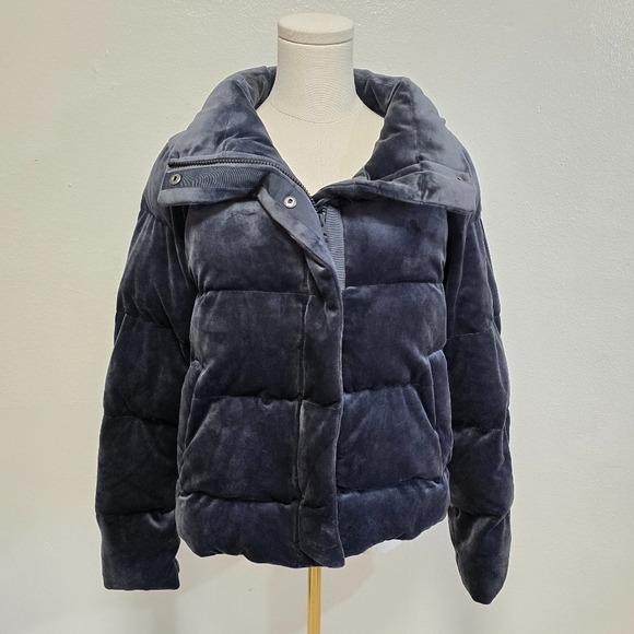 Abercrombie & Fitch Navy Velour Cropped Puffer Coat Size Medium