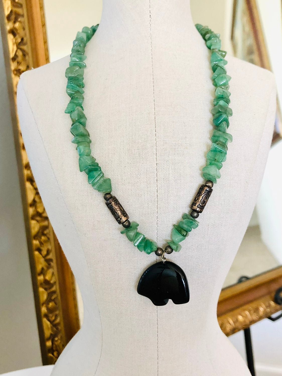 Vintage Green Stone Onyx Fetish Bear Pendant Necklace