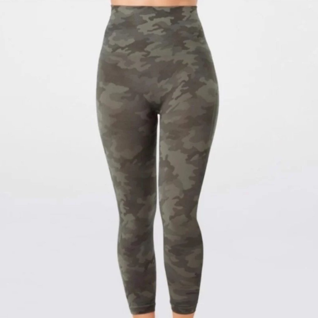 Spanx Look At Me Now Seamless Green Camo Cropped Leggings