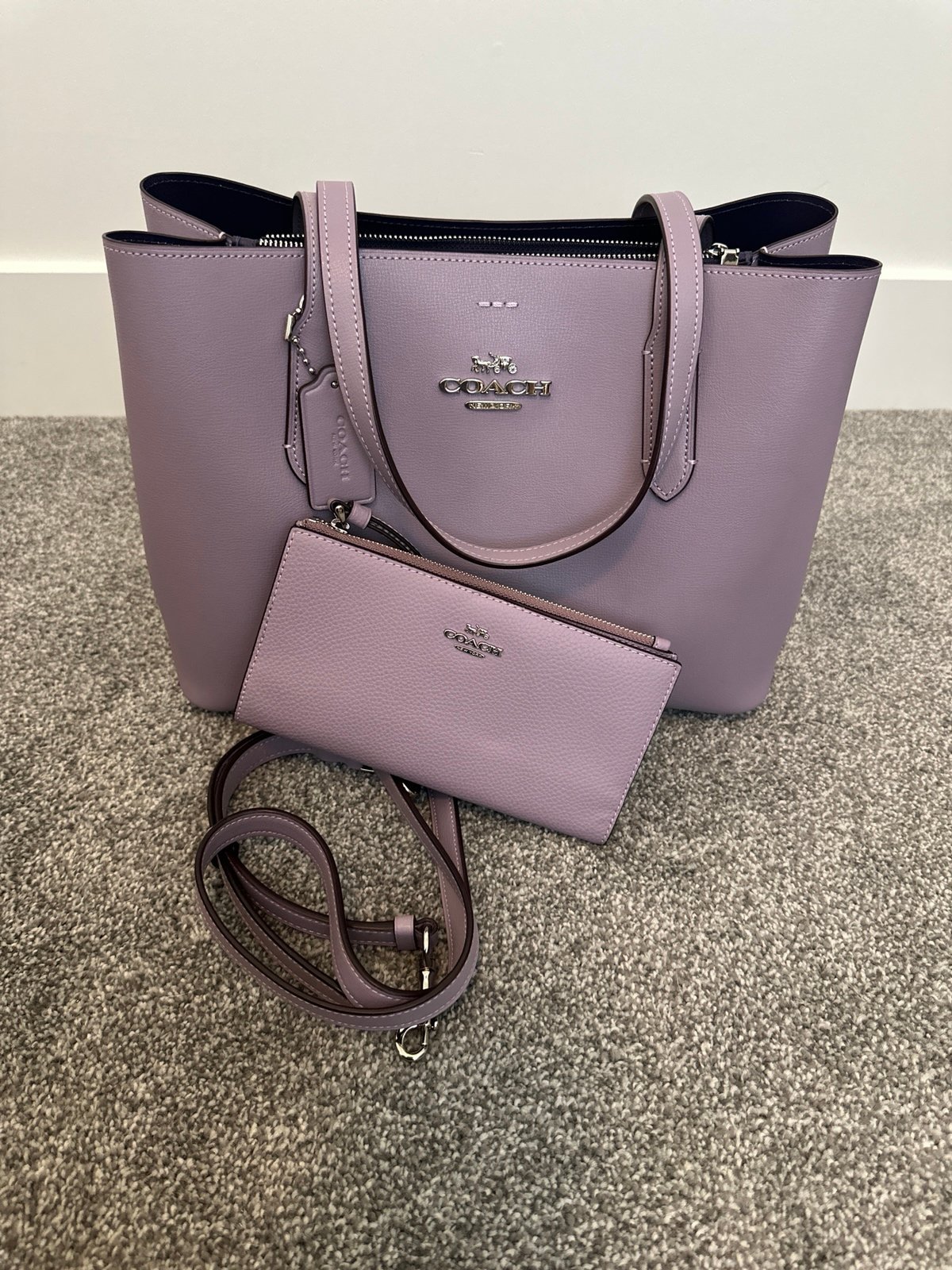 COACH AVENUE CARRYALL SHOULDER TOTE AND WALLET BUNDLE