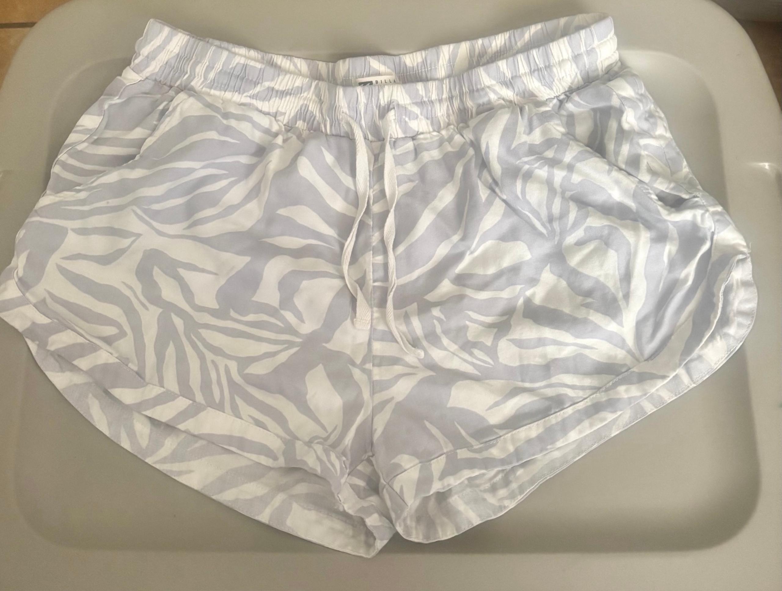 Billabong White and Light Blue Zebra Print Shorts Women’s Large