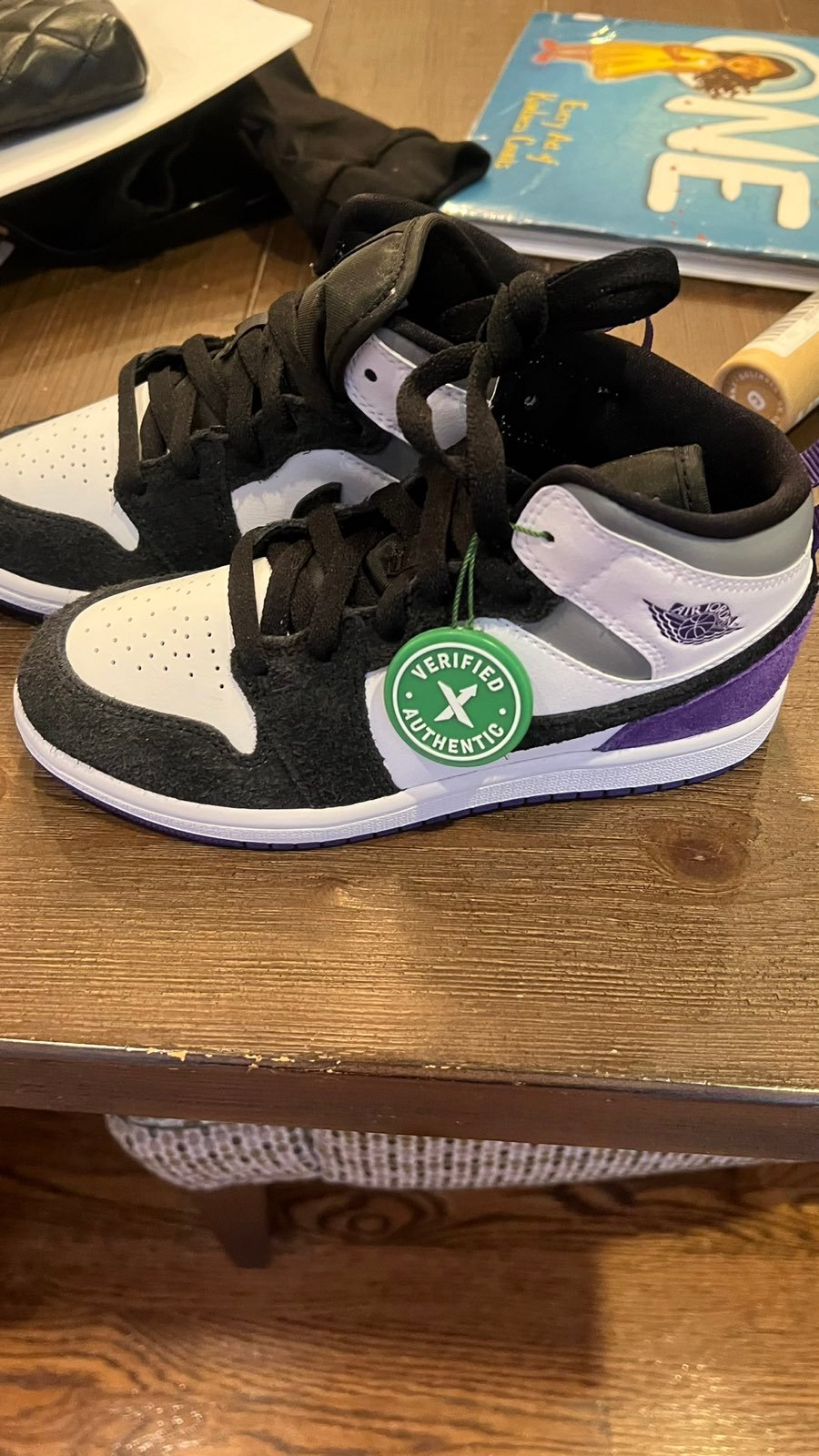 Kids nike jordan mid
