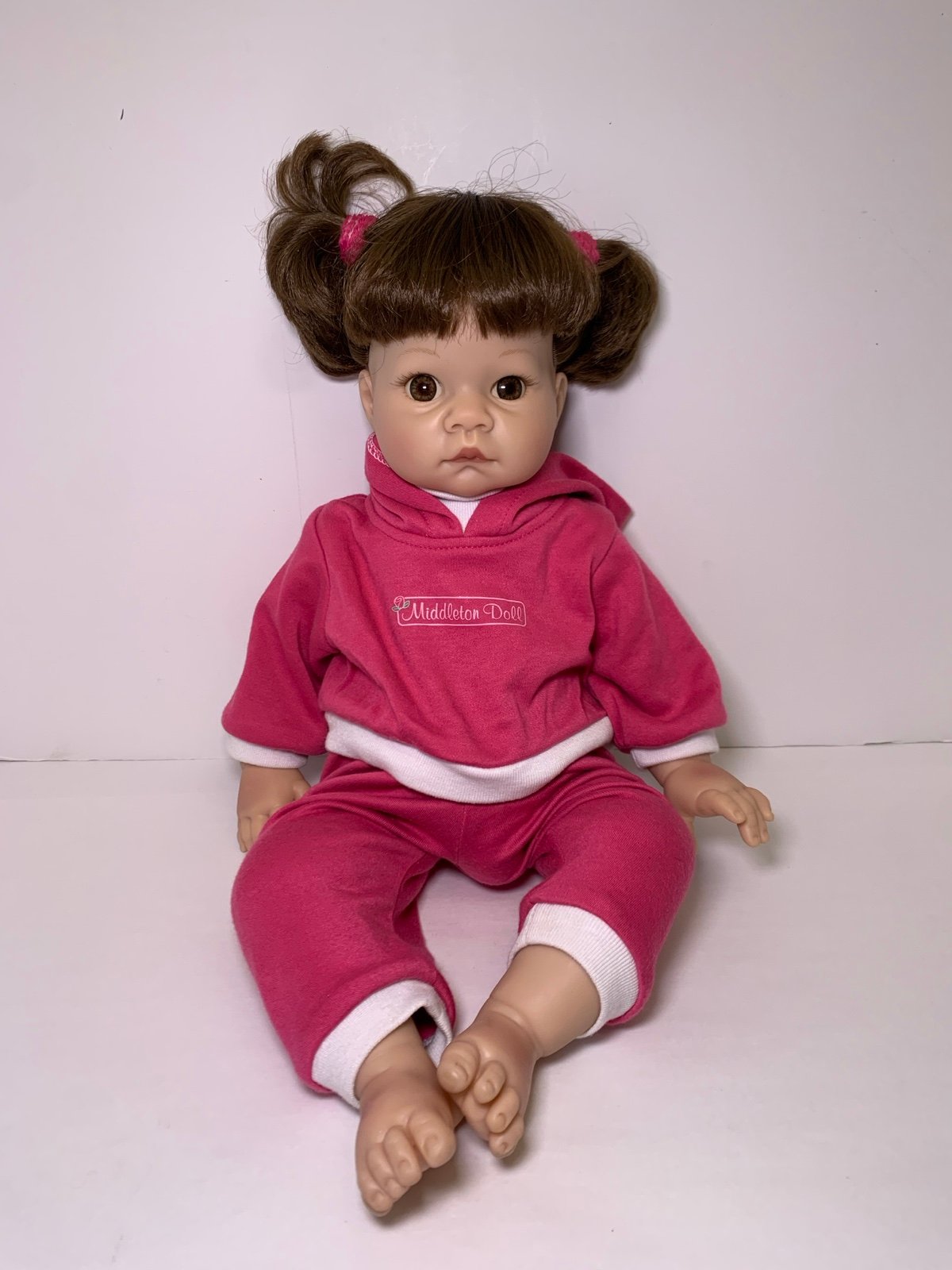 ADORABLE REVA SCHICK Lee Middleton Doll 22 1998 Brown Hair Original Pink Outfit