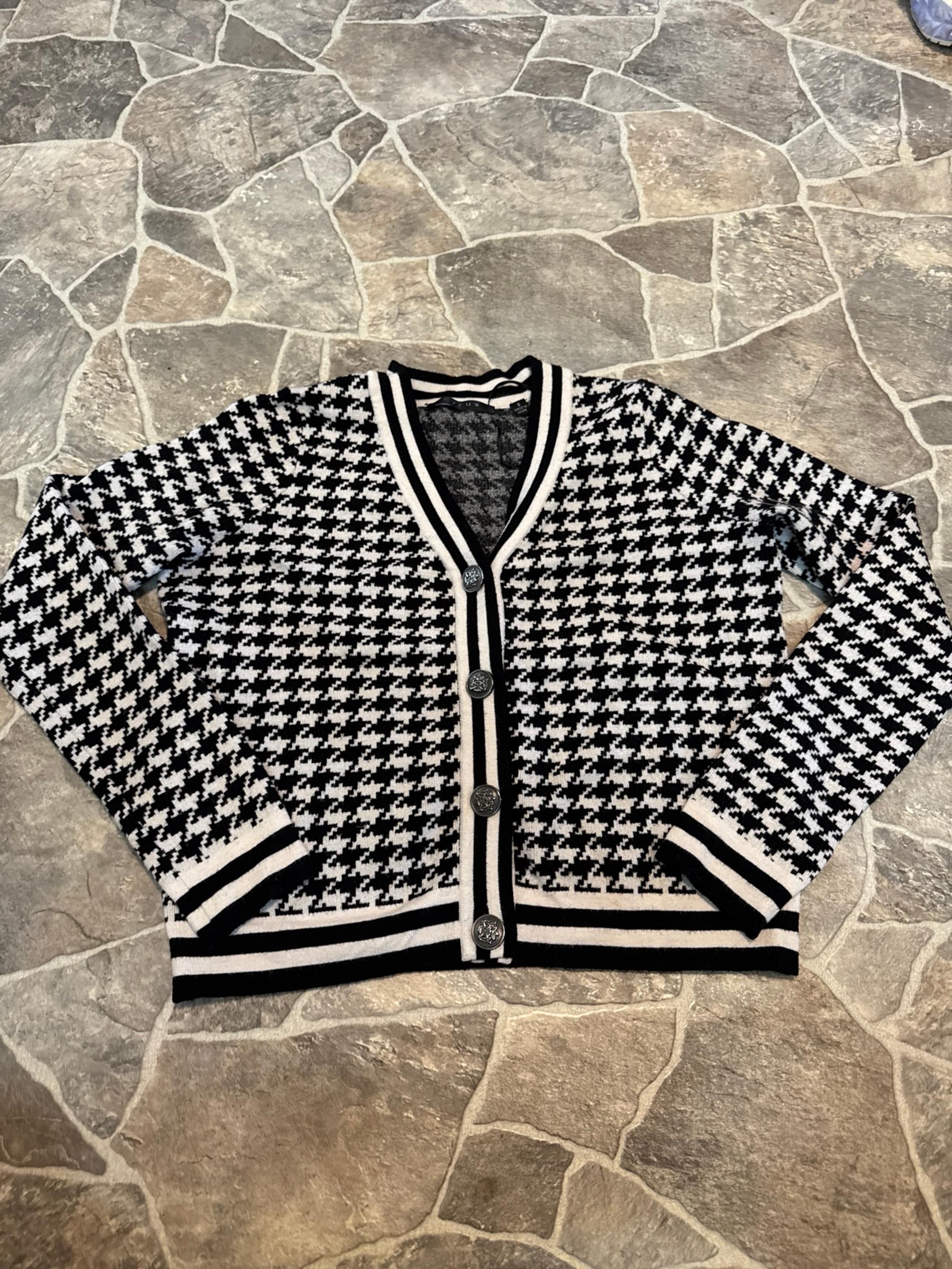 Cyrus Black & White Houndstooth Tipped Cardigan Sweater V-Neck WaistLength Small