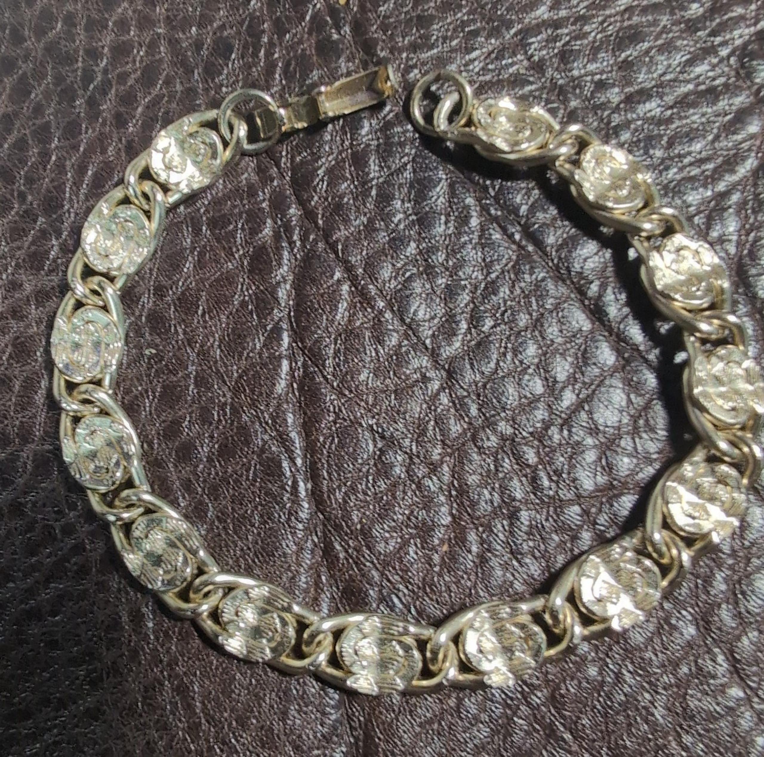 Sarah Coventry Signed Gold Toned Snap Closure Bracelet