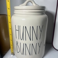 NWT Rae Dunn LARGE HUNNY BUNNY CANISTER