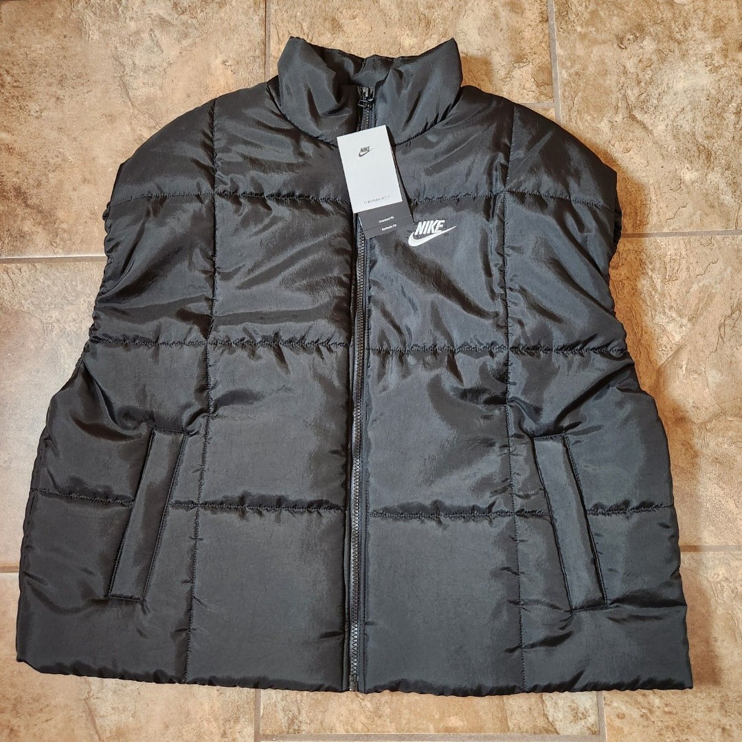 Nike black oversized puffer vest womens small