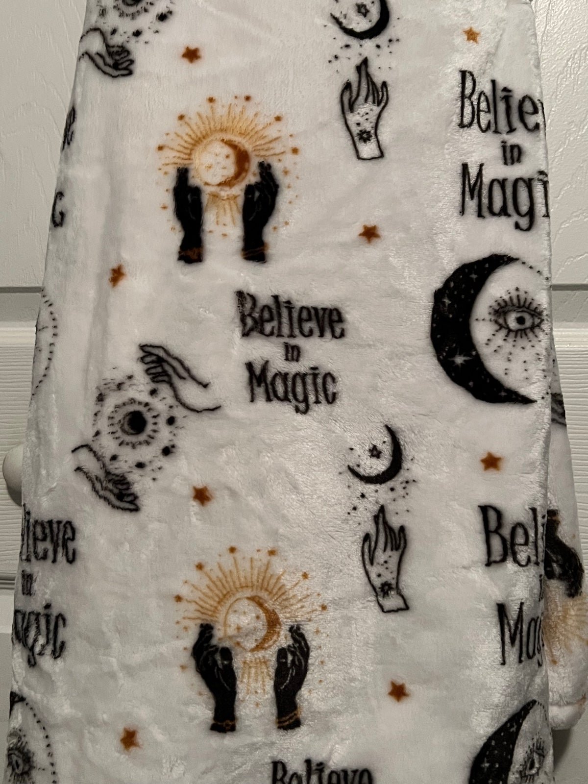 Witchy believe in magic throw blanket