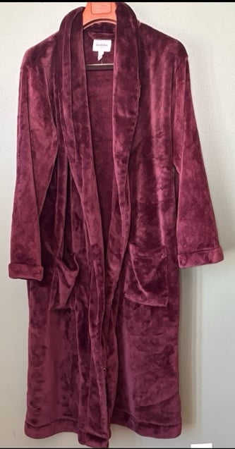 Women’s Sz S/M red wine Goodiellow fluffy soft light weight bathrobe