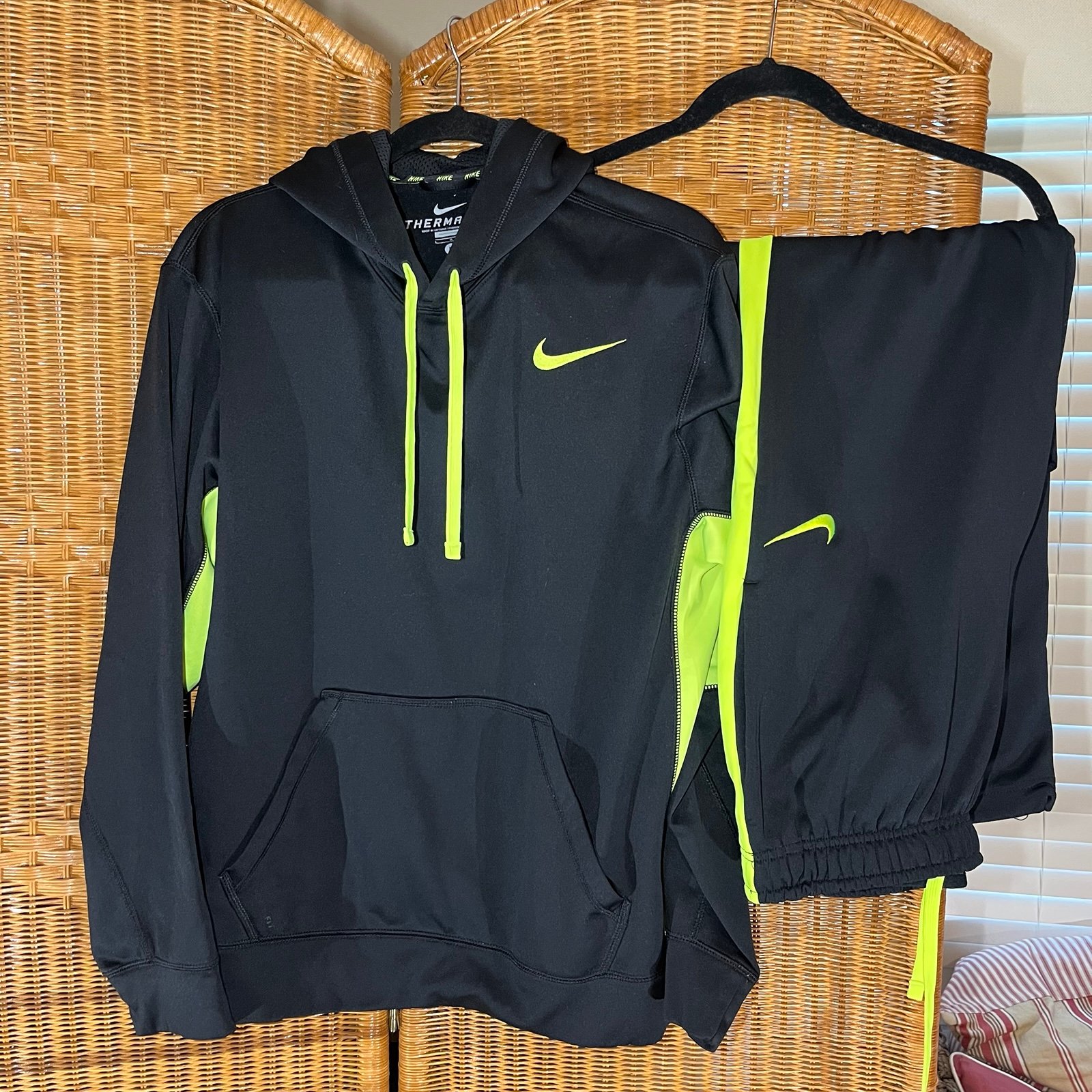 Nike Therma Fit matching set hoodie and sweatpants neon green black EUC unisex