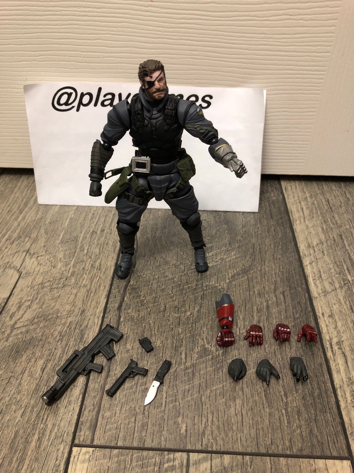 Metal Gear Solid V 5 The Phantom Pain Venom Snake Figure Volcanlog like new