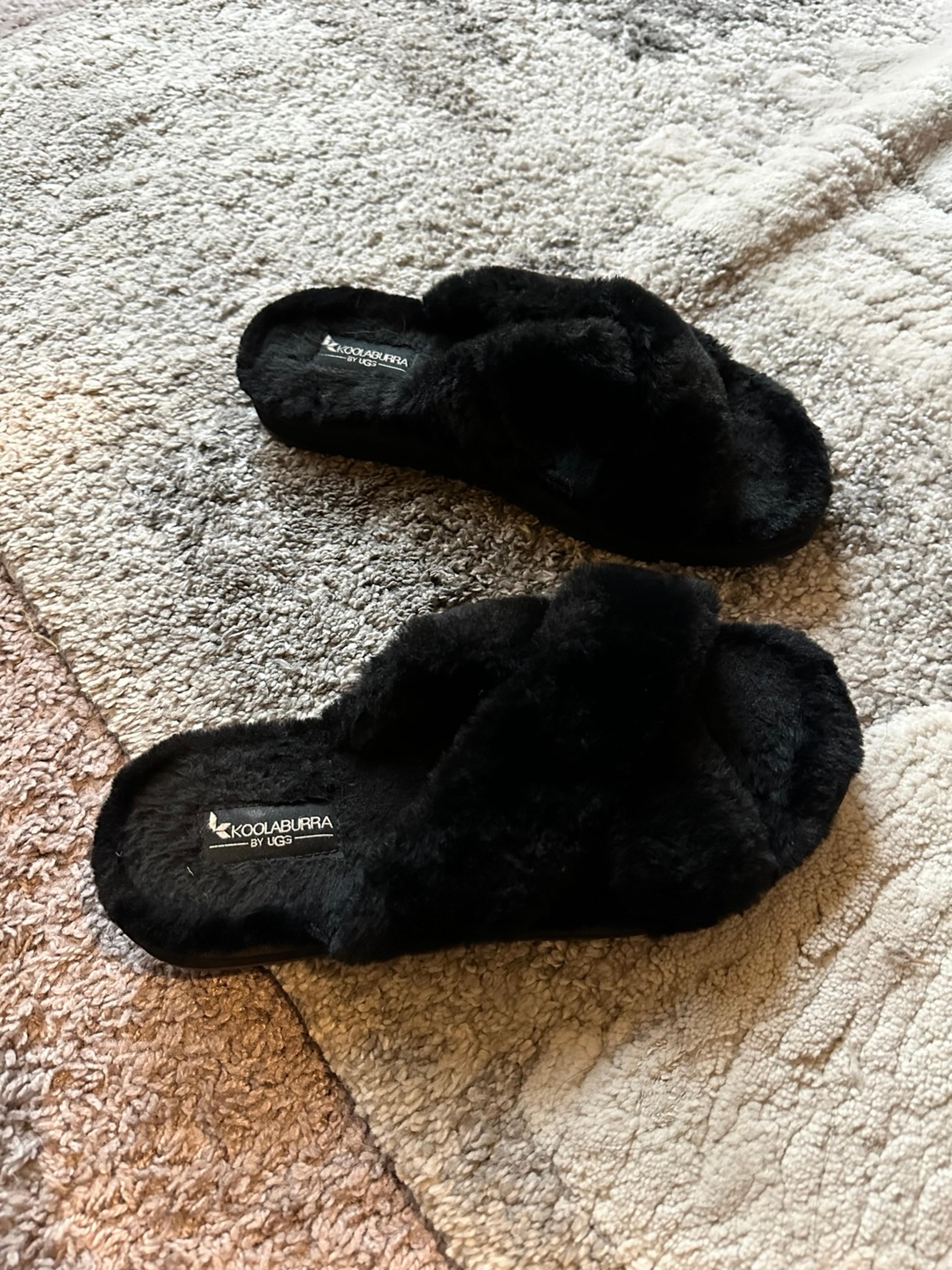 Ugg black fluffy sandals women’s sz 7.5-8 koolaburra