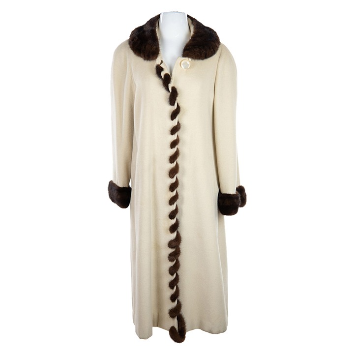 Coats MED White