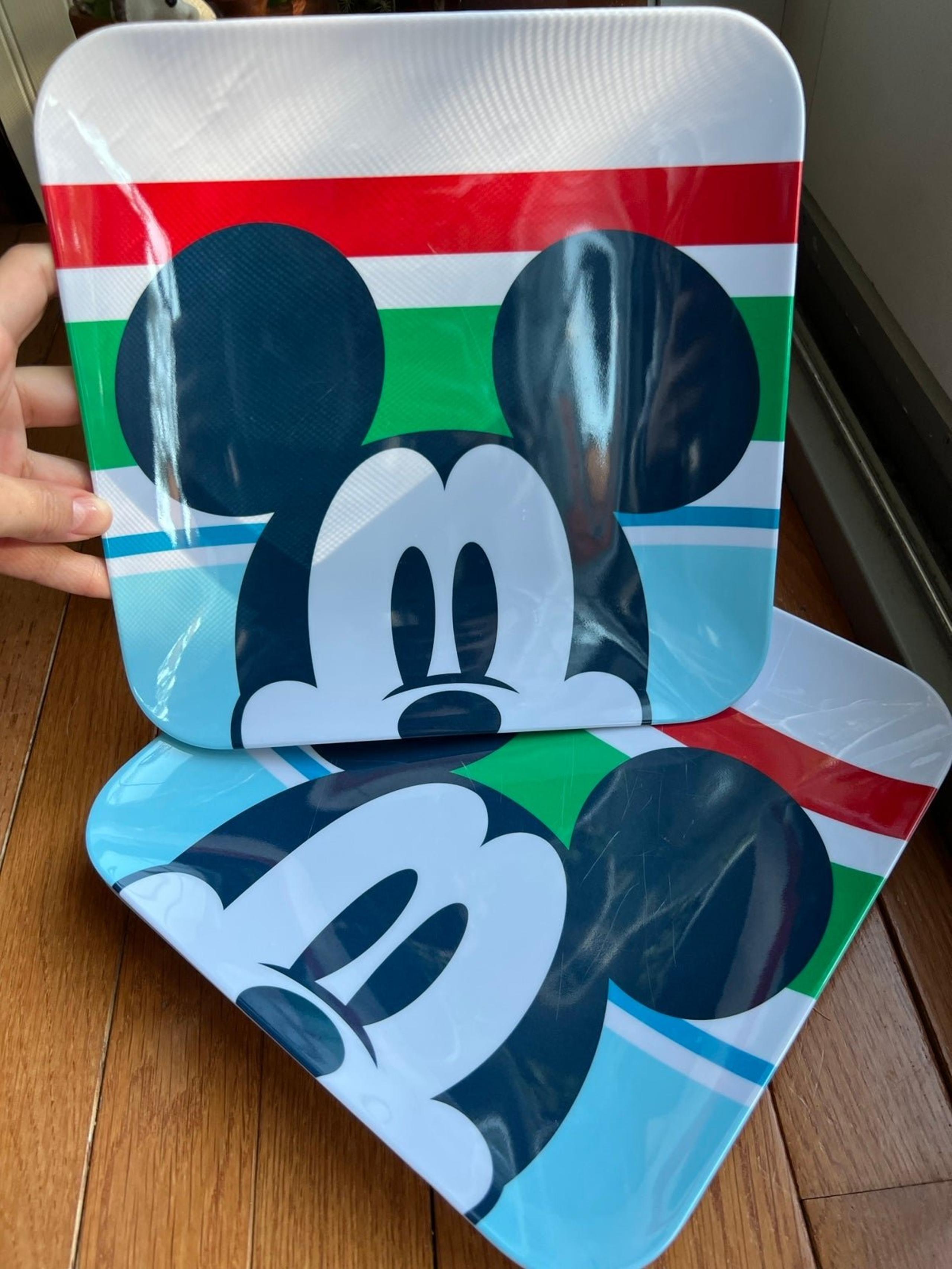 Disney Mickey Mouse summer dinner plates