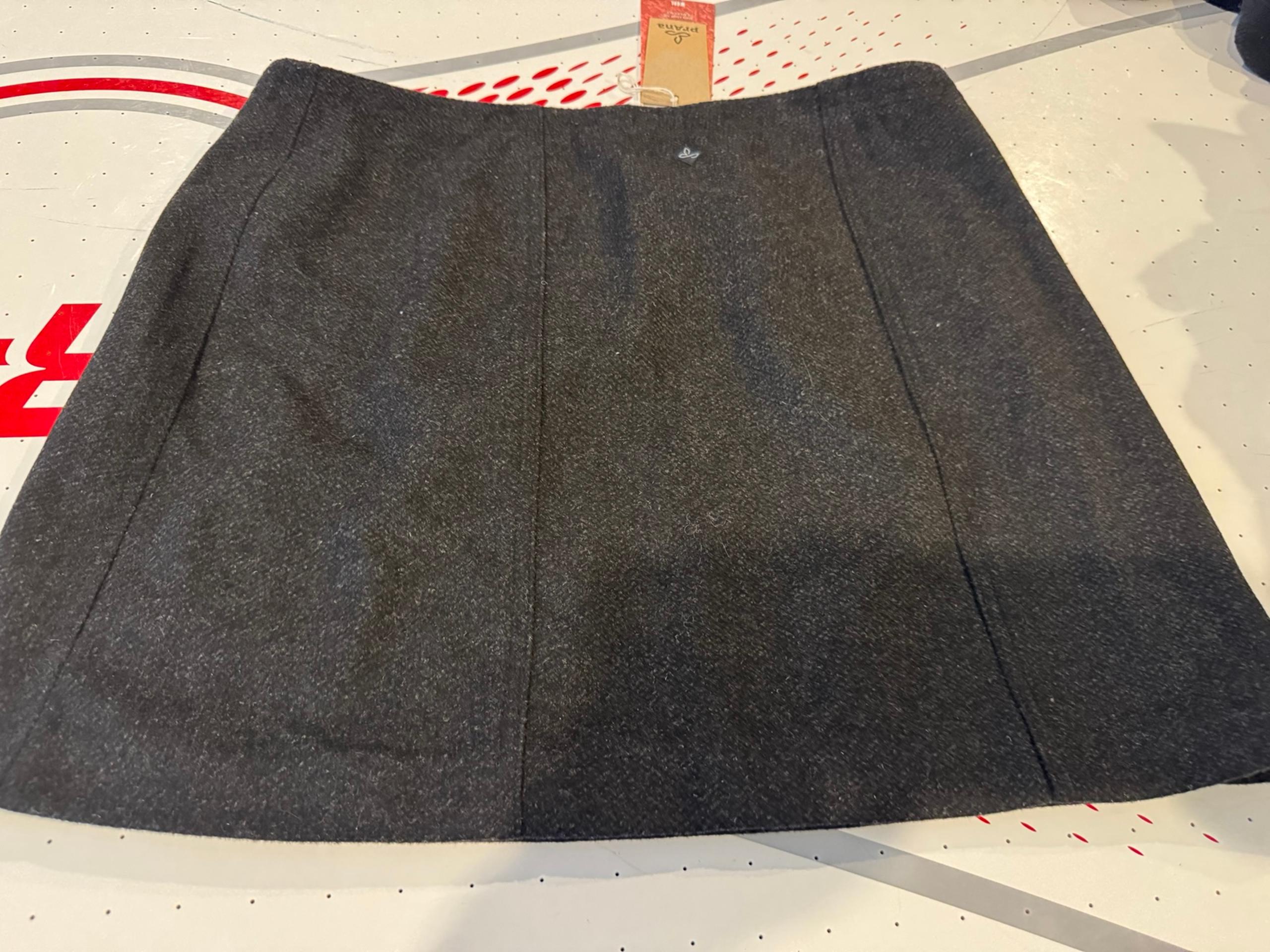 Women’s Prana skirt