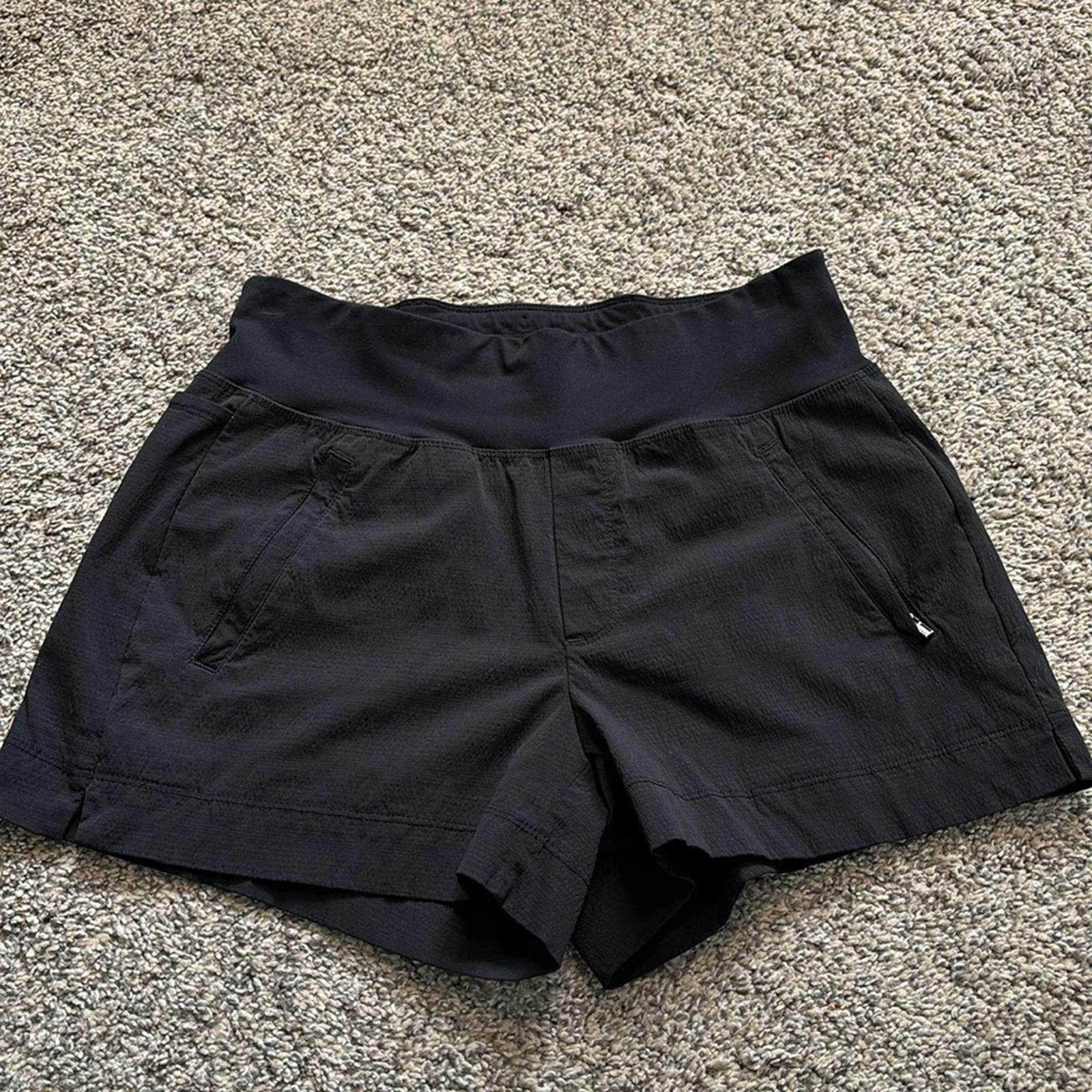 Athleta Trekkie North Short size 4