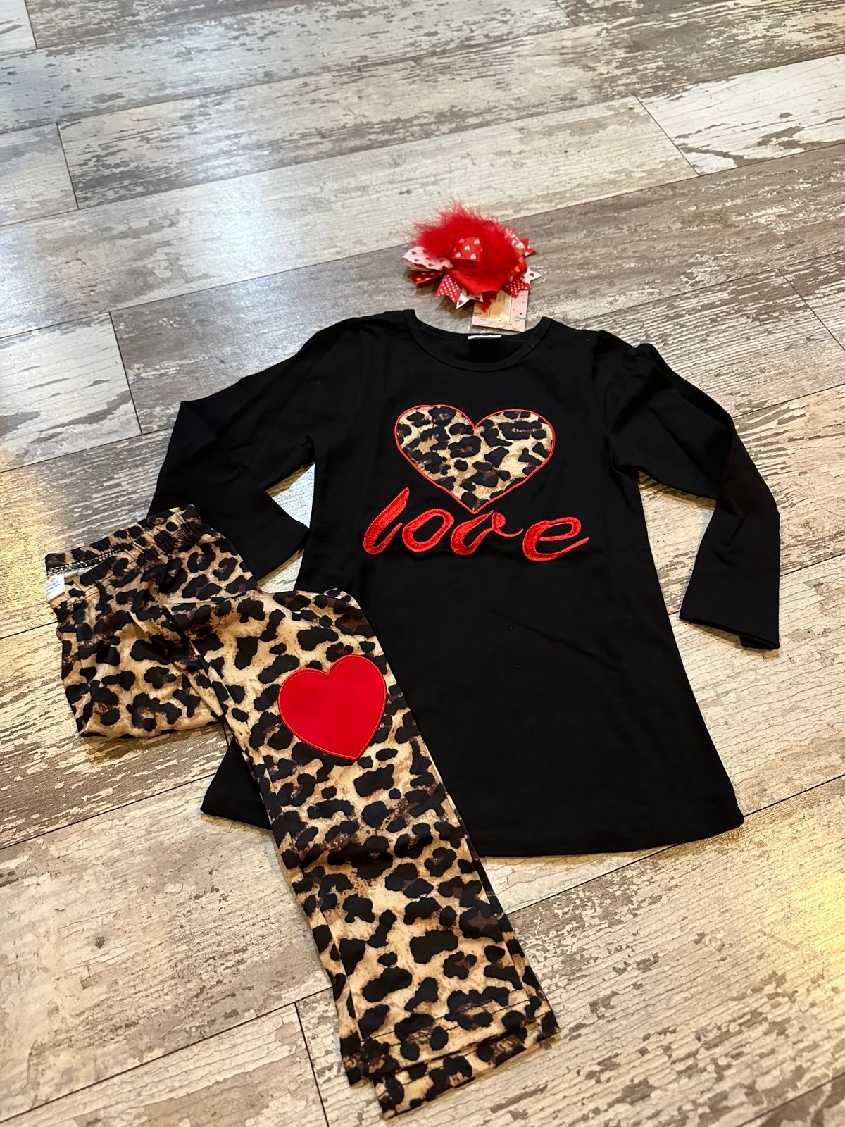 Love outfit with bow
