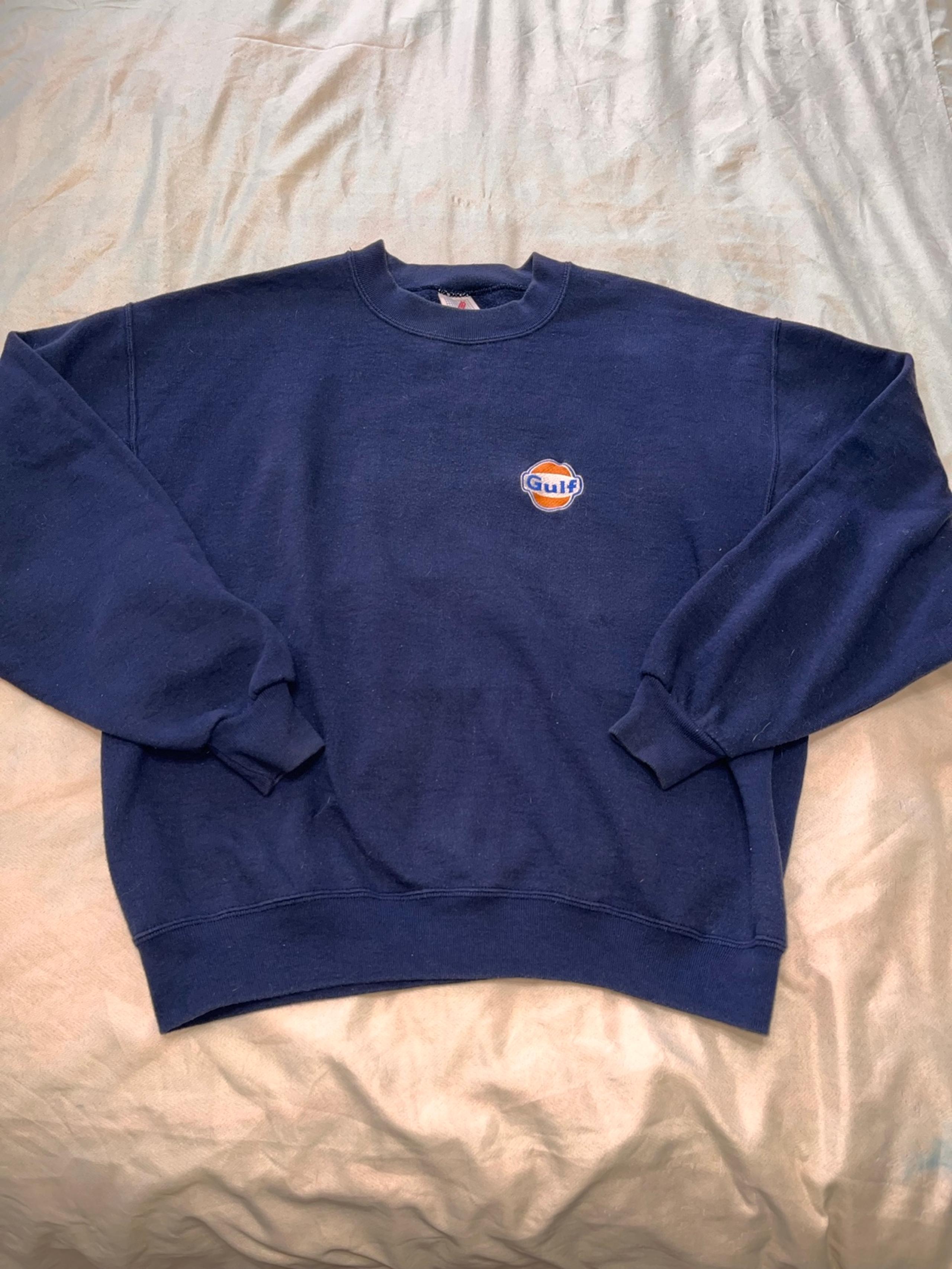 VTG men’s JERZEES gulf oil pullover sweatshirt. Size large but I would say fits