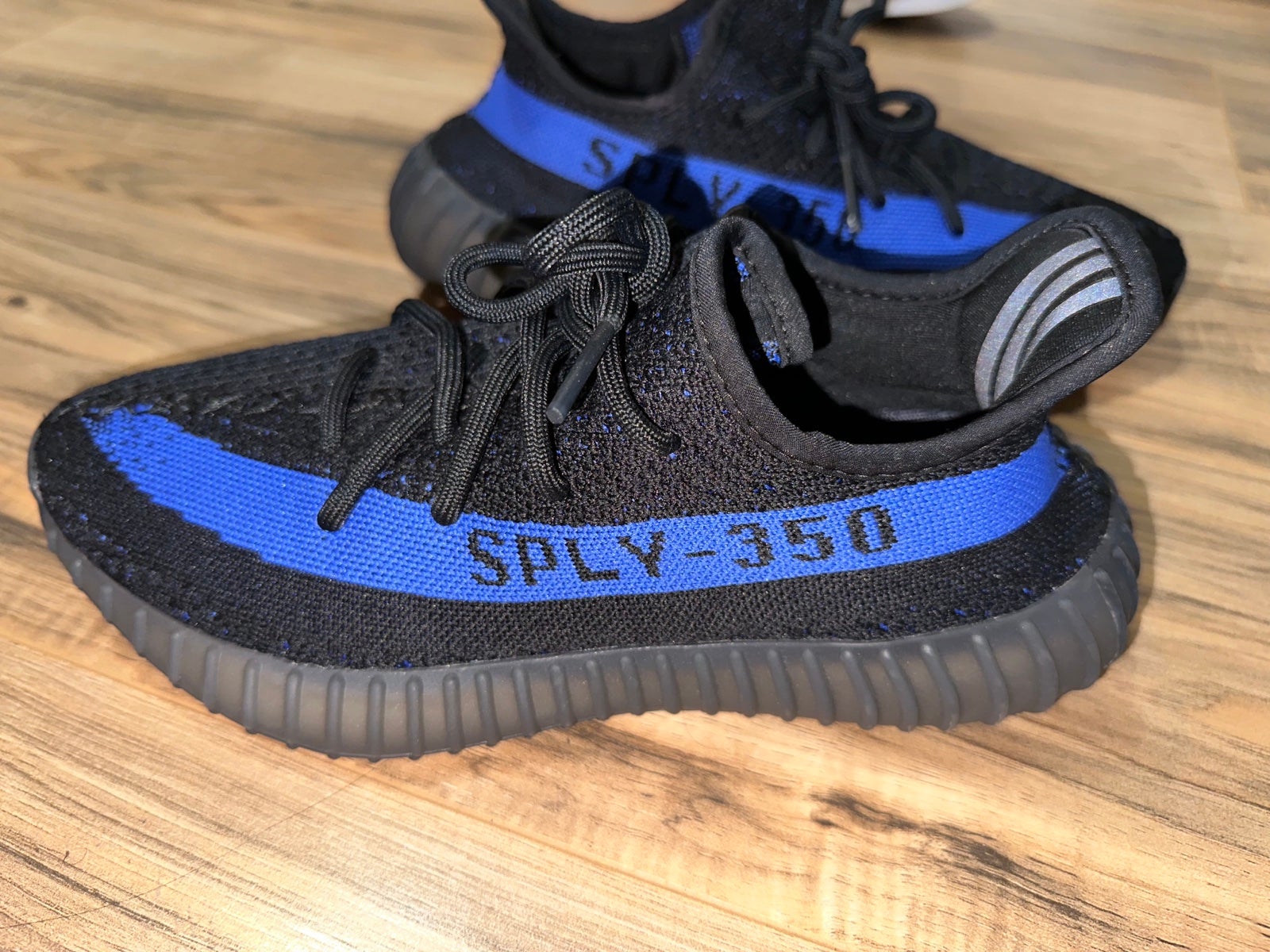 Adidas Yeezy boost 350 v2 fashion sneakers