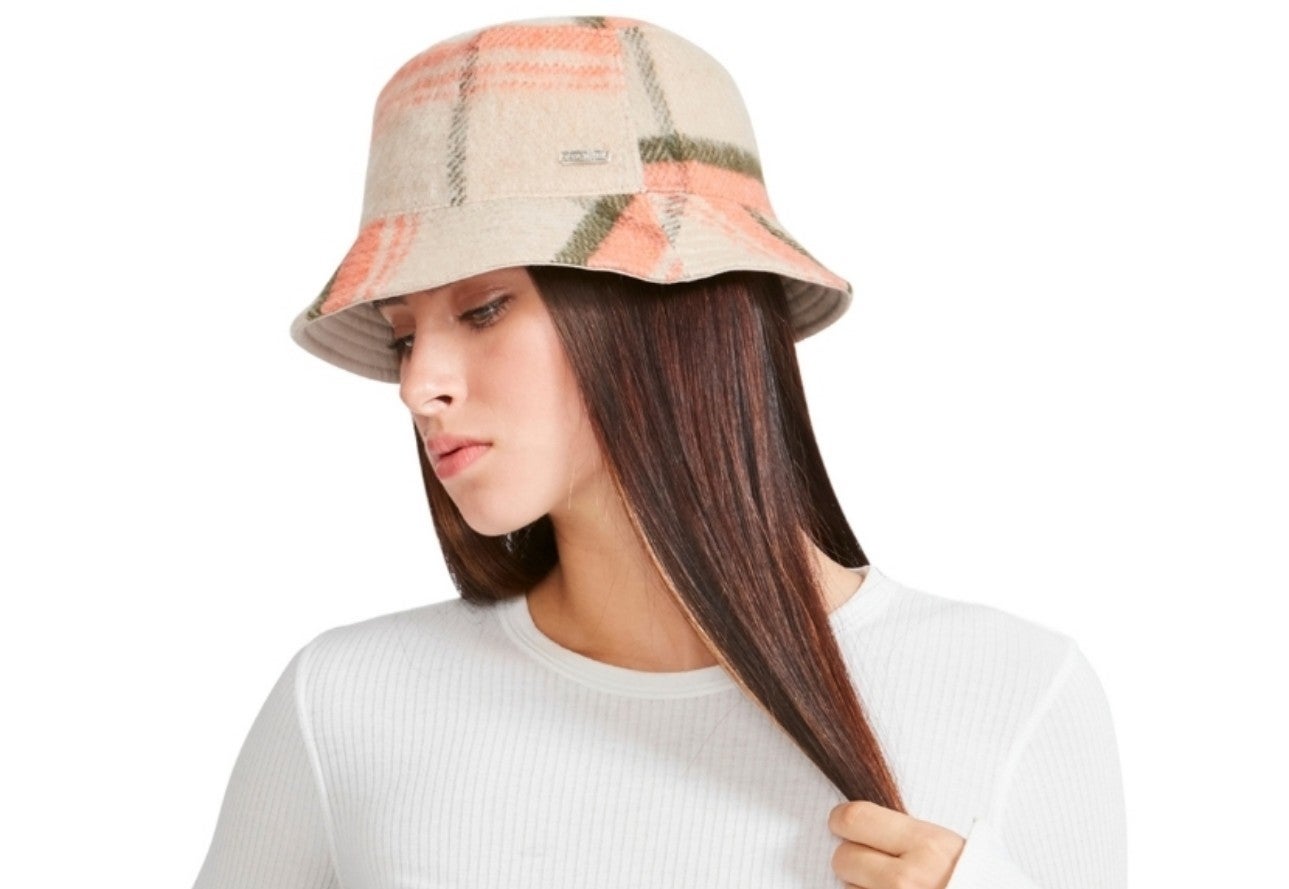 Steve Madden Logo Plate Brushed Bucket Hat color light peach