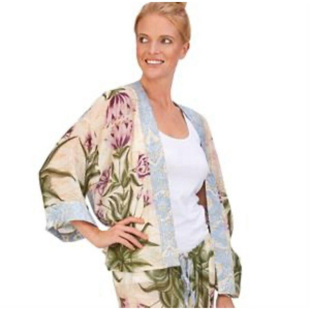 2 Chic / Two’s Company Botanical Short Kimono Women’s One Size Floral Print