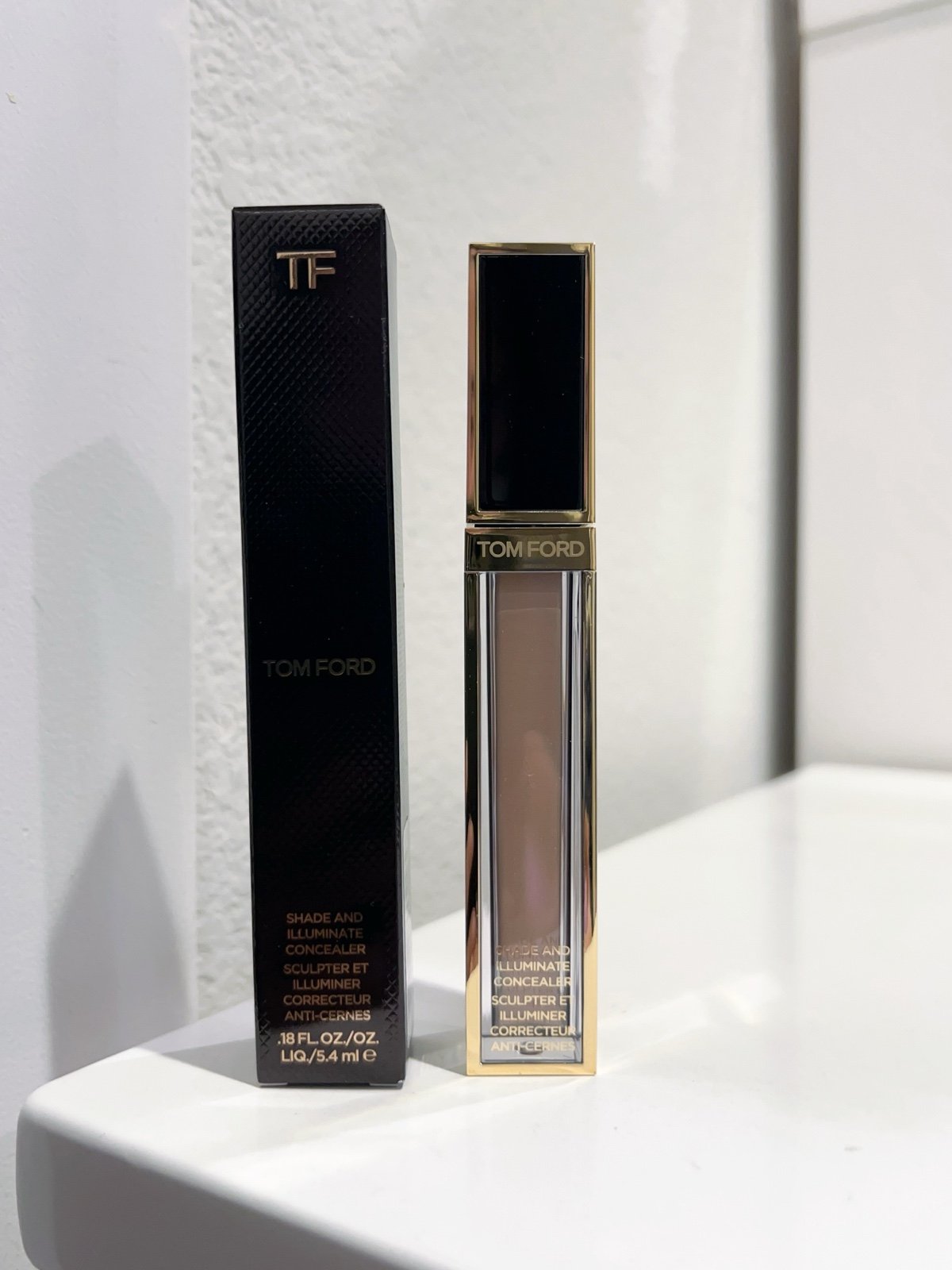Tom Ford Shade and Illuminate concealer 1W0 ECRU