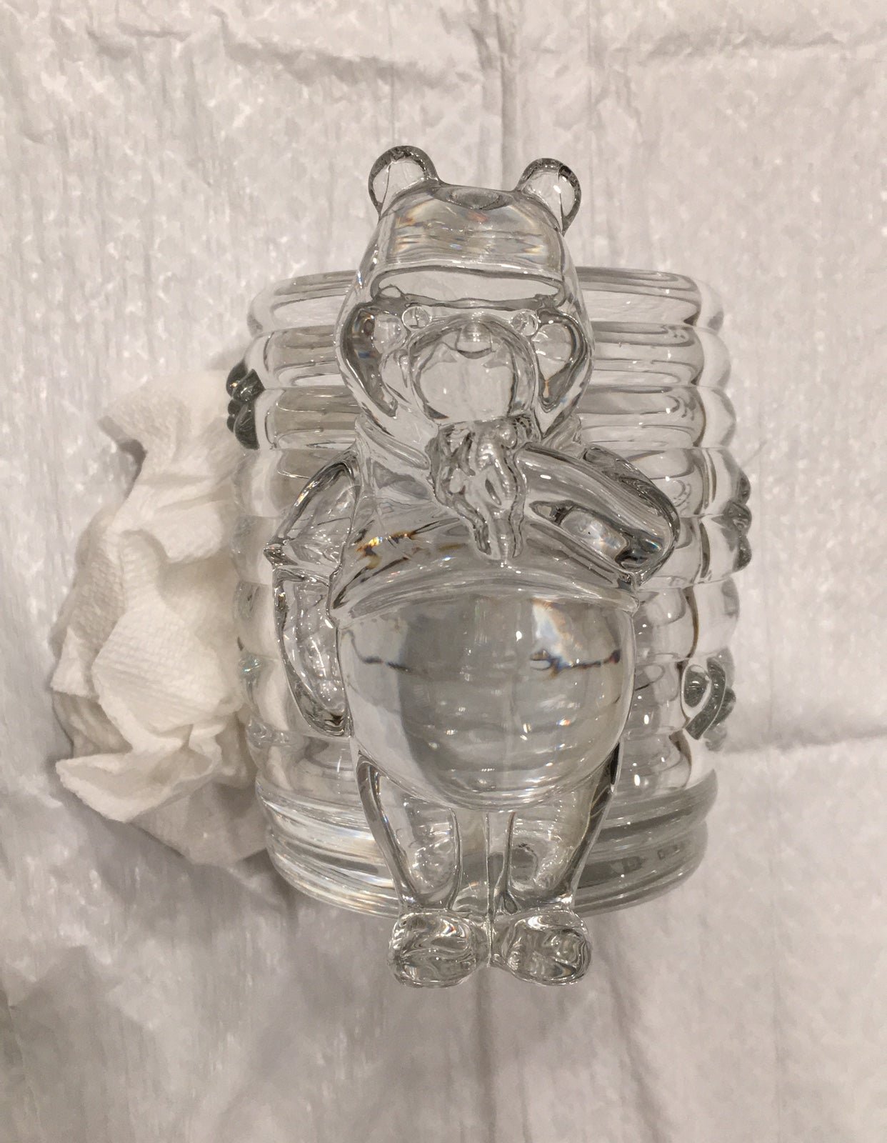 Winnie-the-Pooh w/honey jar Crystal