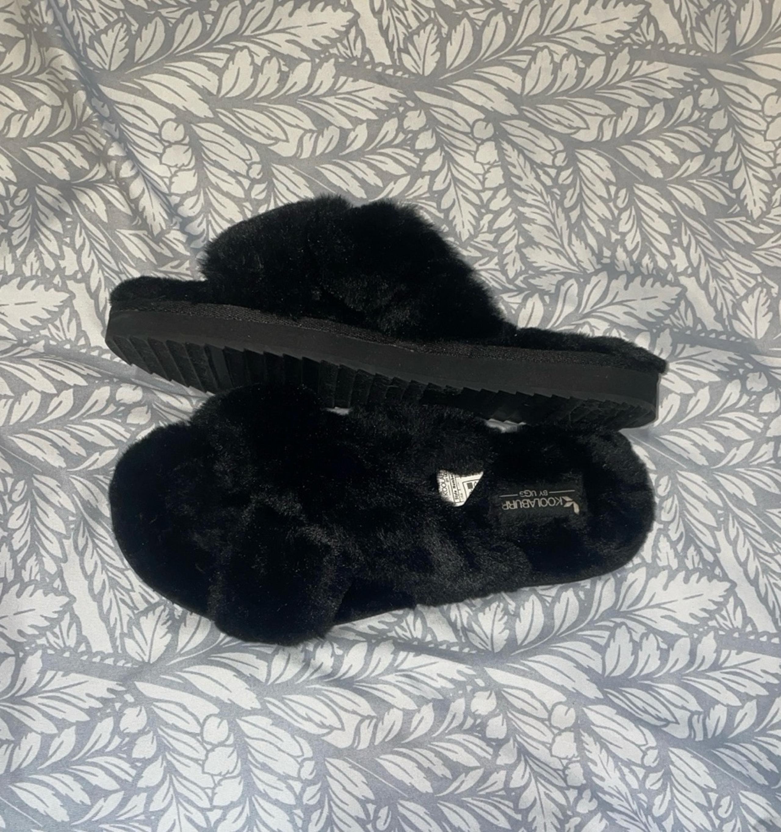 Koolaburra by Ugg W Fuzz’n ll Black Slippers Size 7 Like new