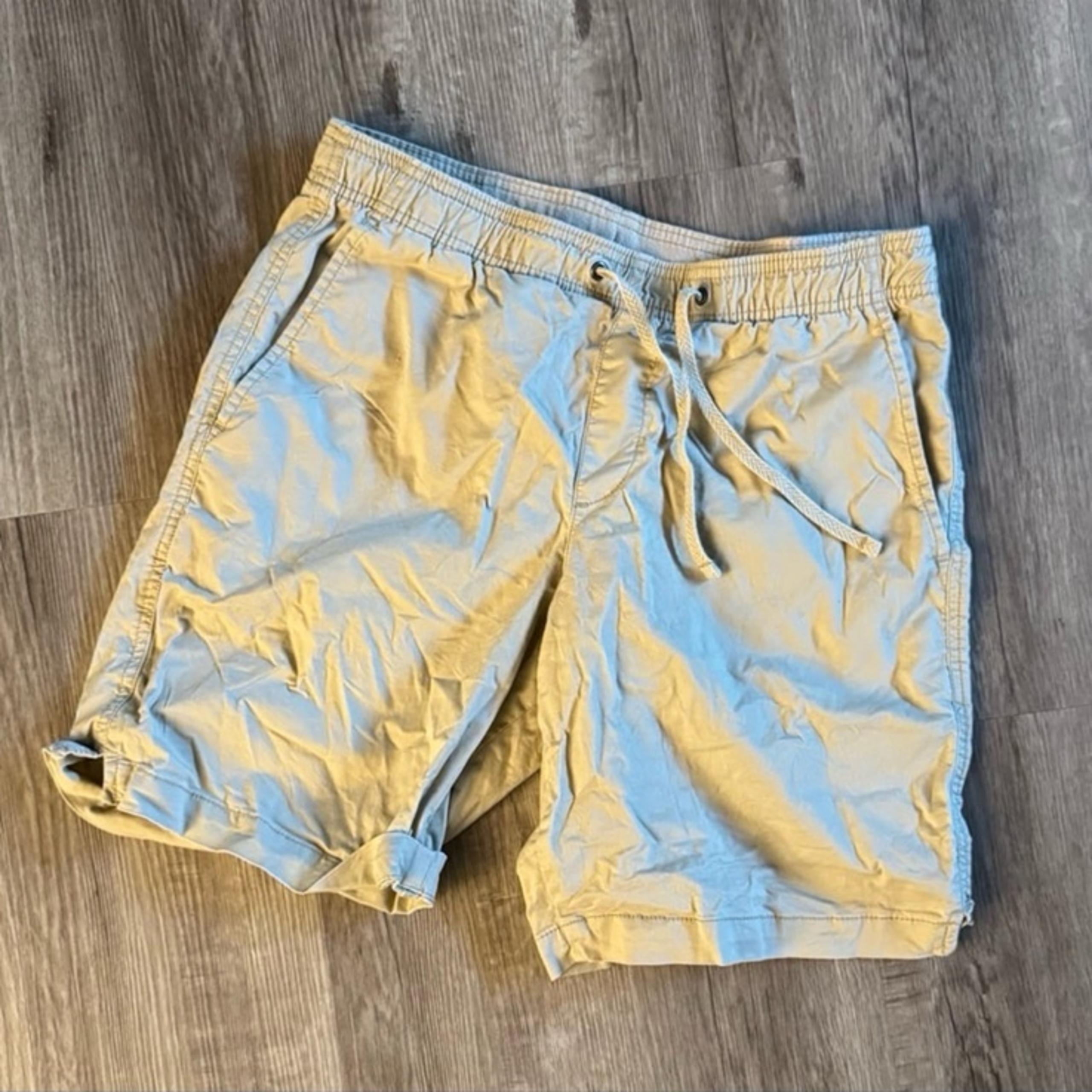 Men’s Gap Tan Cargo Shorts -Size small