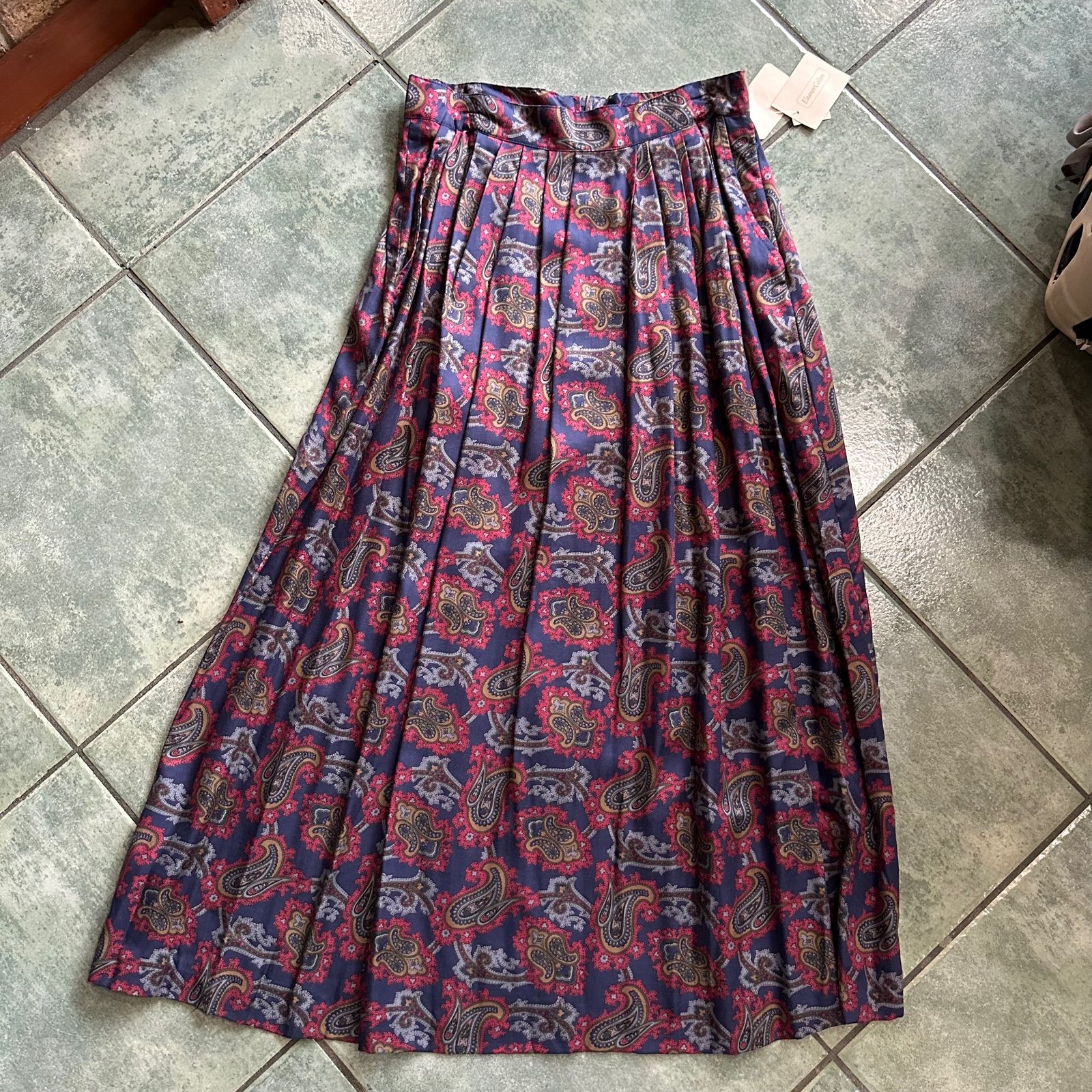 VTG 80s Retro Rare Paisley Floral Print Navy Blue Skirt NWT Good condition Siz