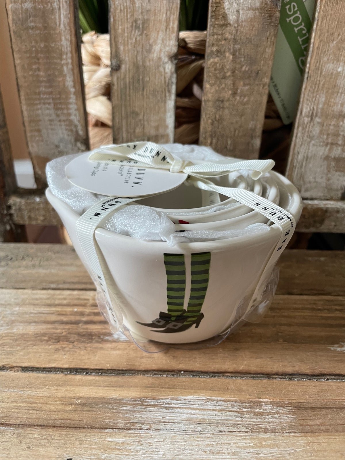 Rae Dunn witch feet measuring cups