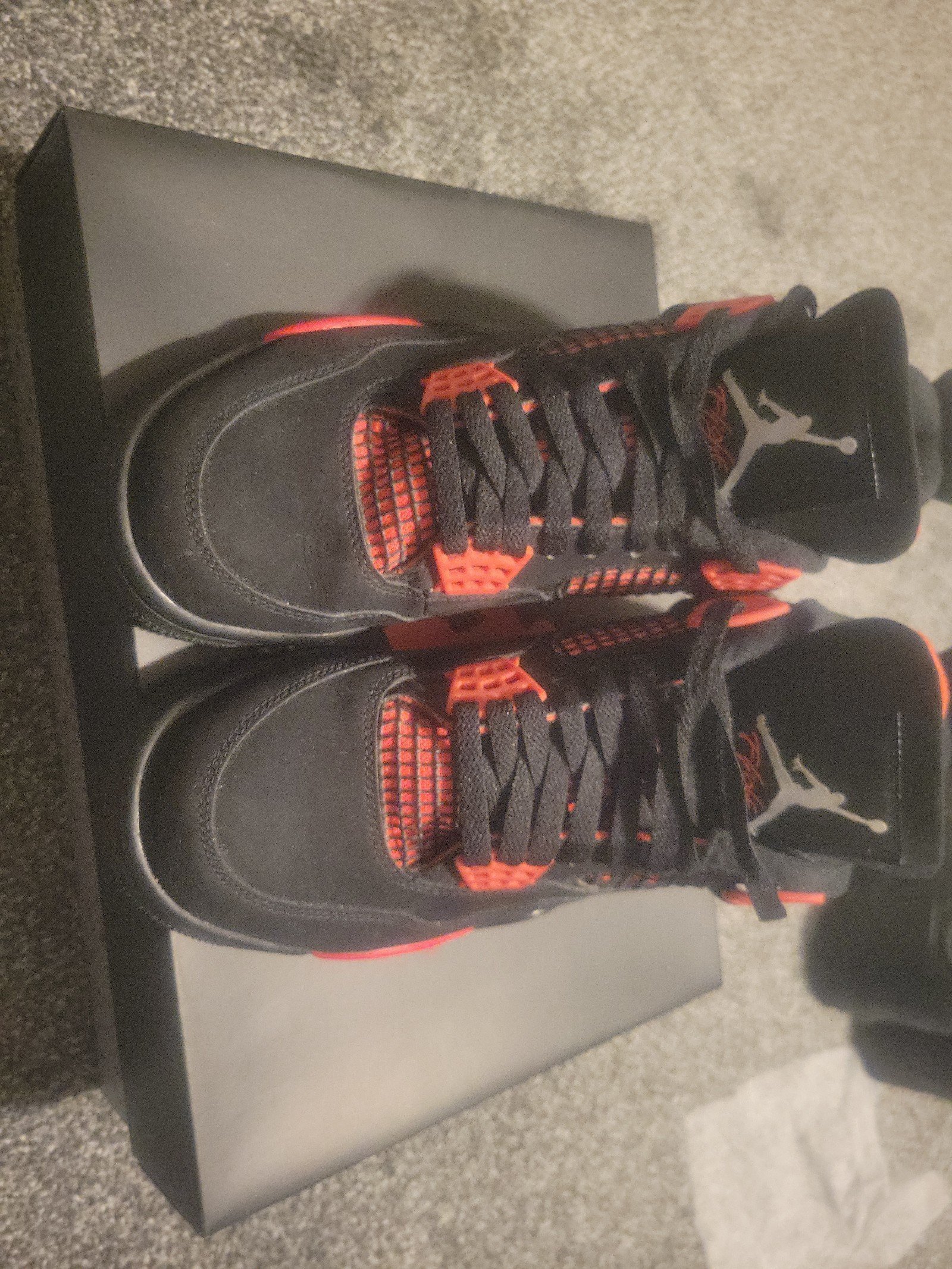 Air Jordan 4 retro red thunder Size 8.5 M