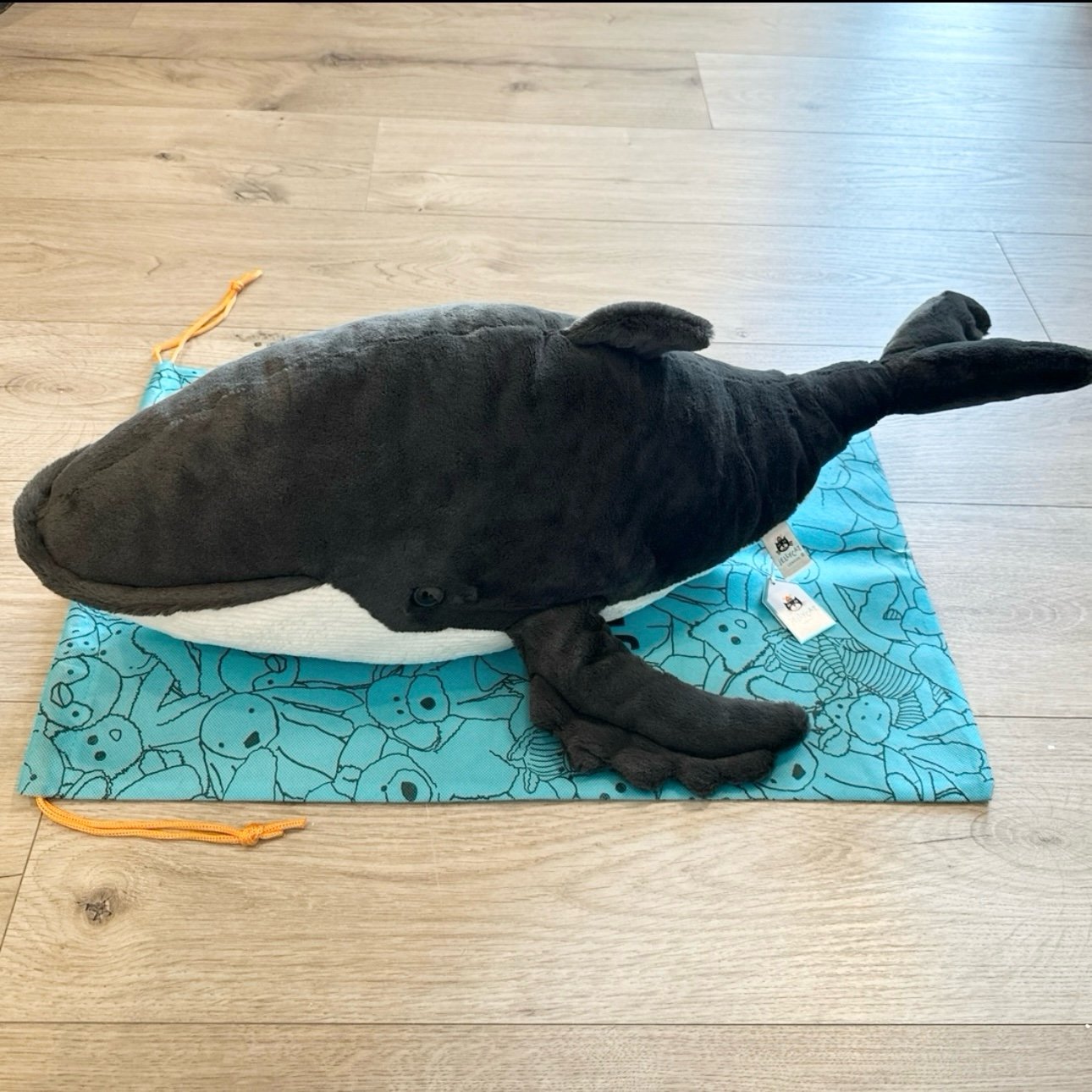 Jellycat Humphrey Humpback whale- NWT Retired- SHIPS SAME DAY!