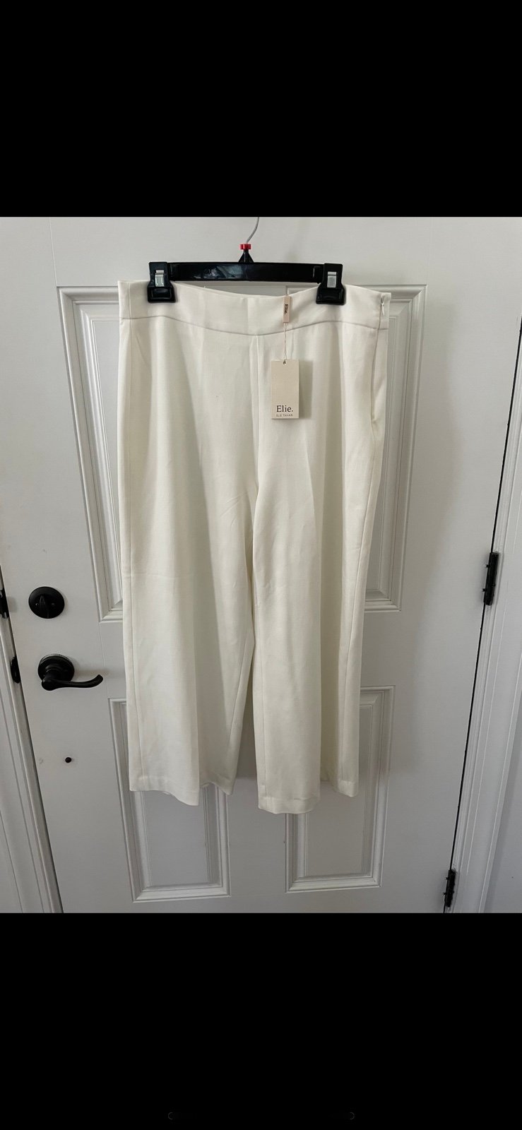 NWT Elie Tahari Cropped Trousers Pants. Fully Lined. Ivory. Gorgeous. Size 12.