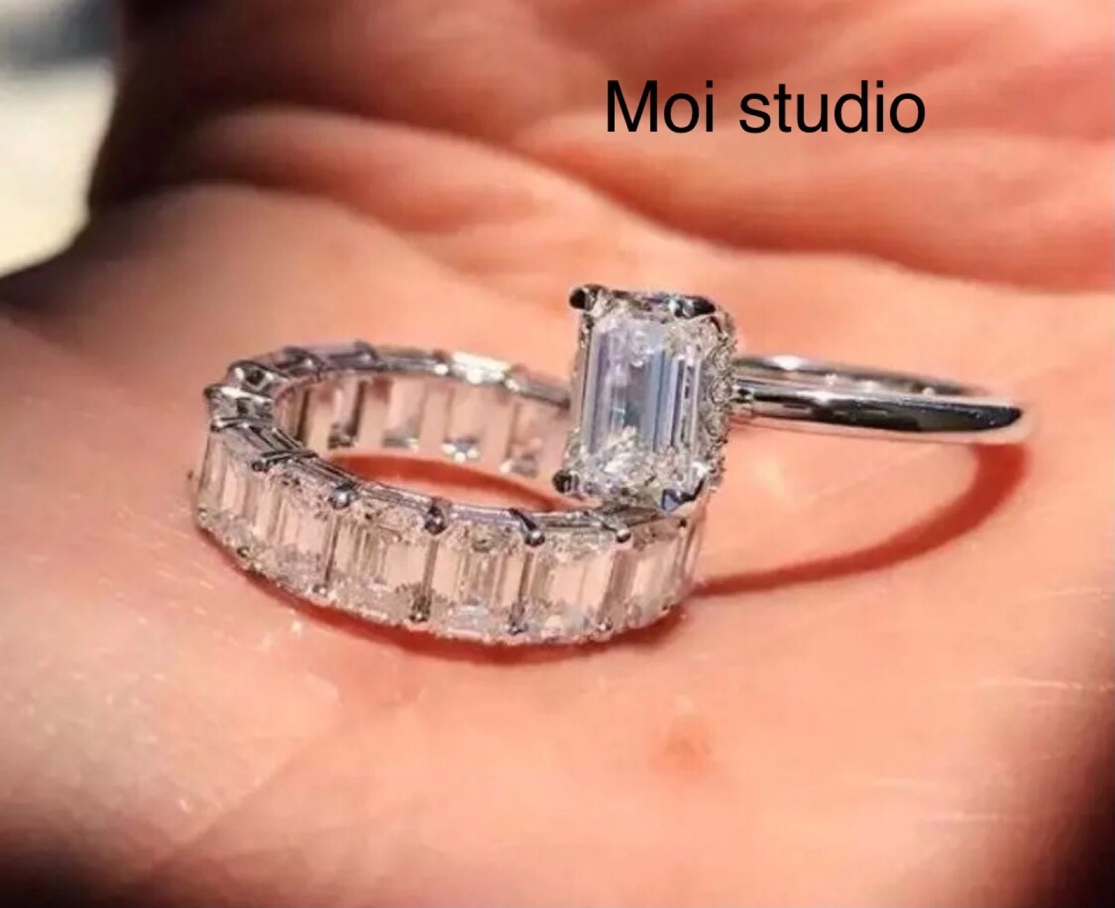 ✨Emerald Cut Band✨Size: 6✨