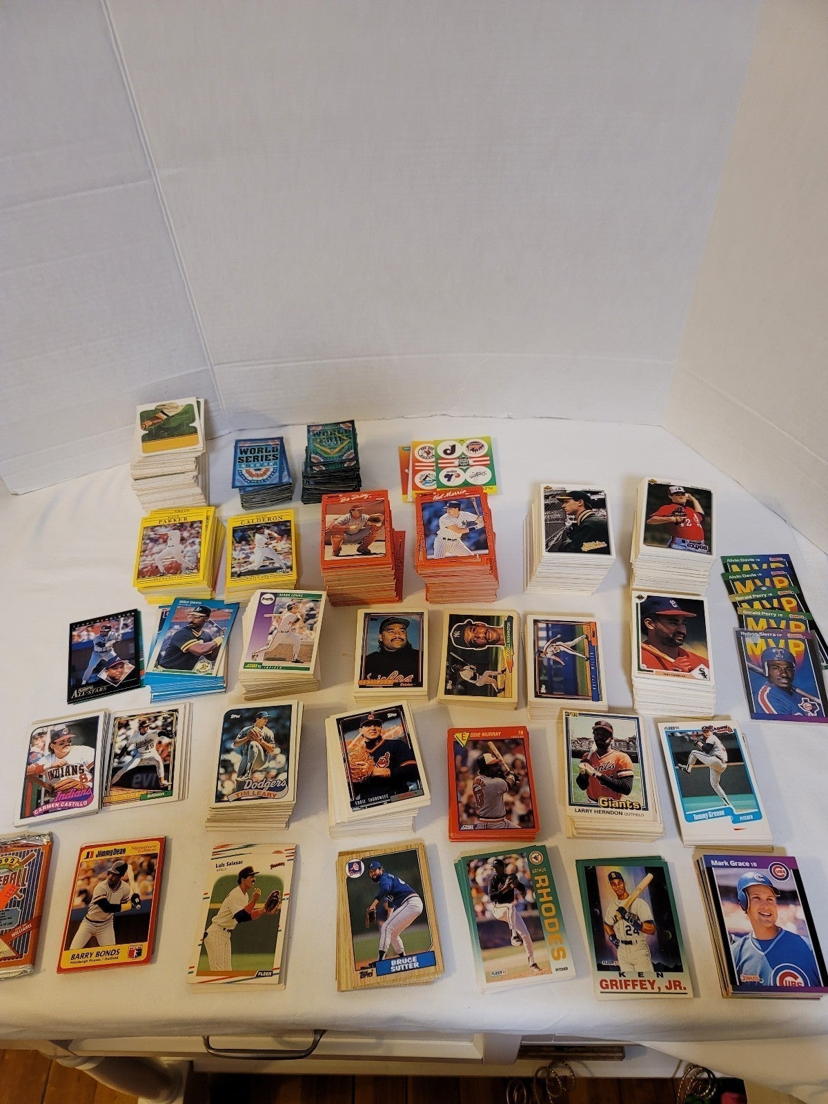 LARGE BASEBALL CARD LOT