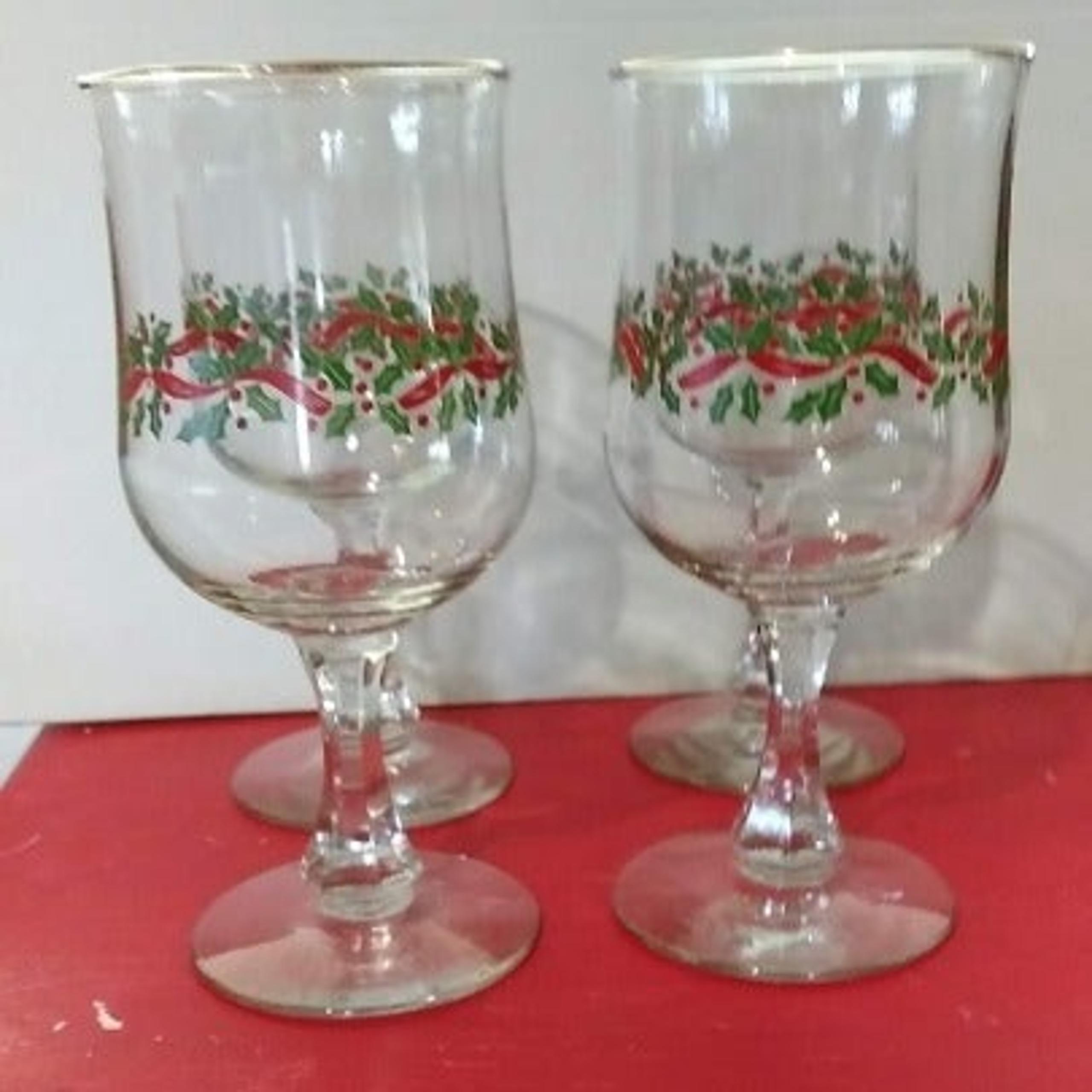 4 Vintage Holly and Berries Wine Glasses New