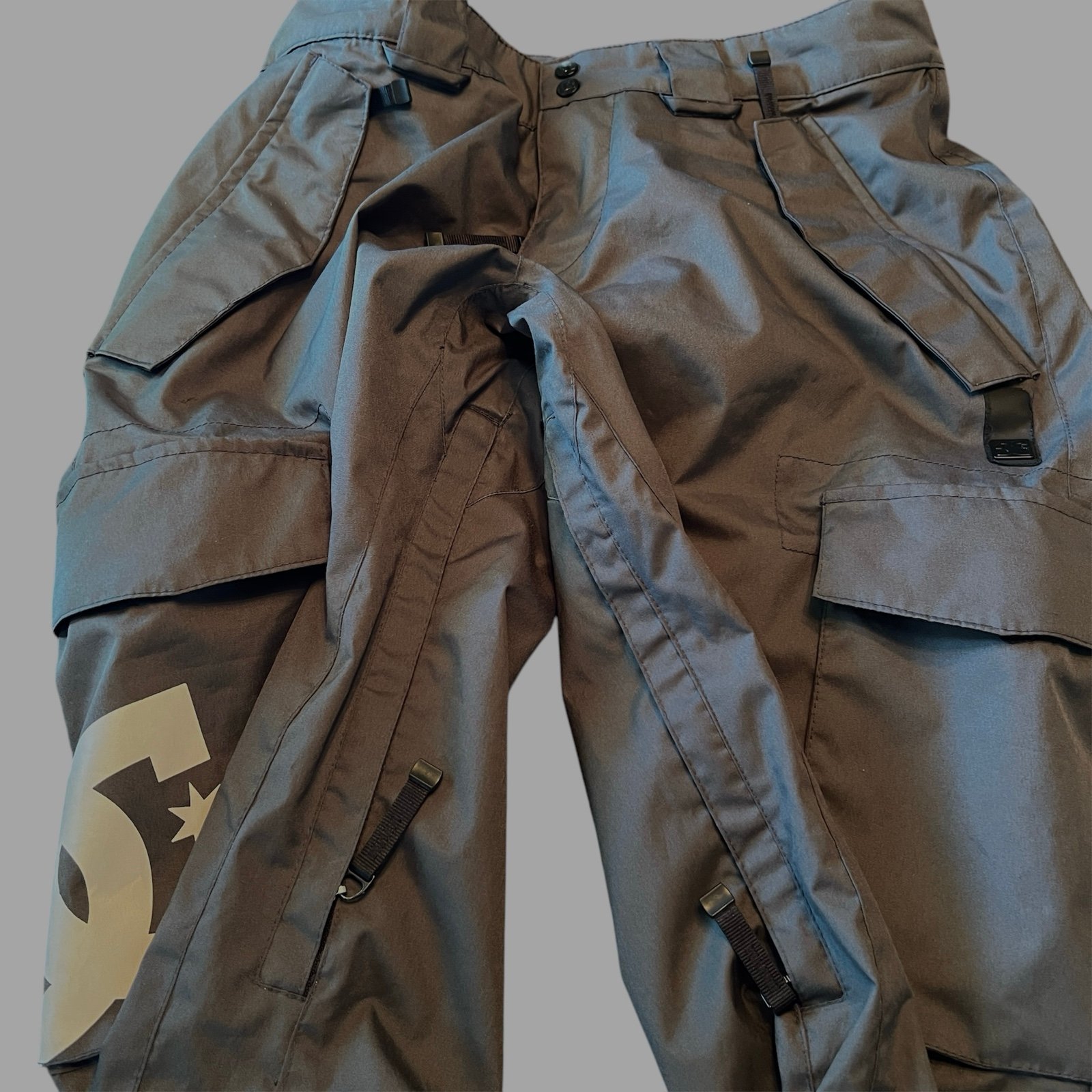 DC men’s medium snowboard pants charcoal gray