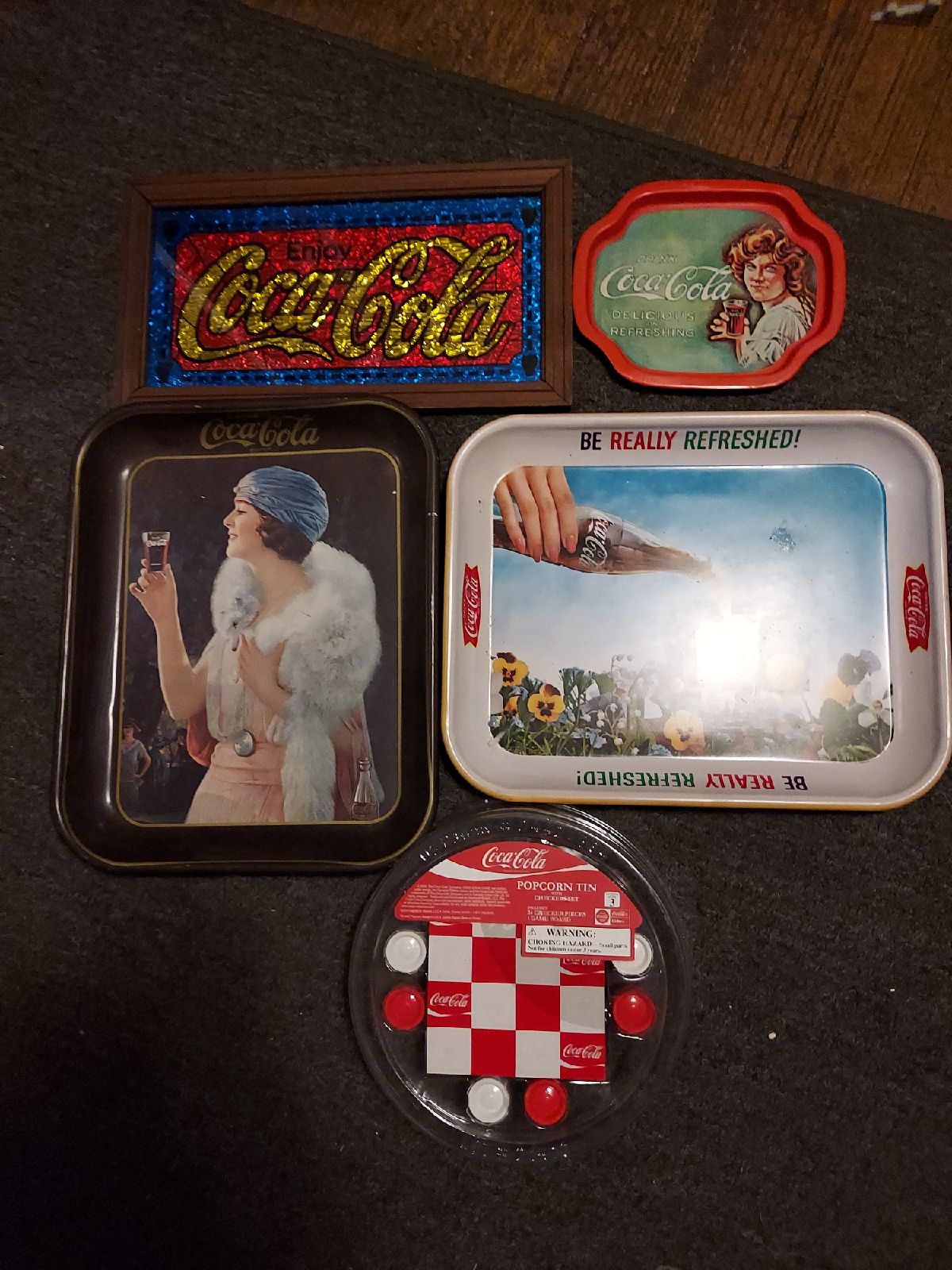5 pieces of Vintage and really nice Coca-Cola trays and little tray and then the