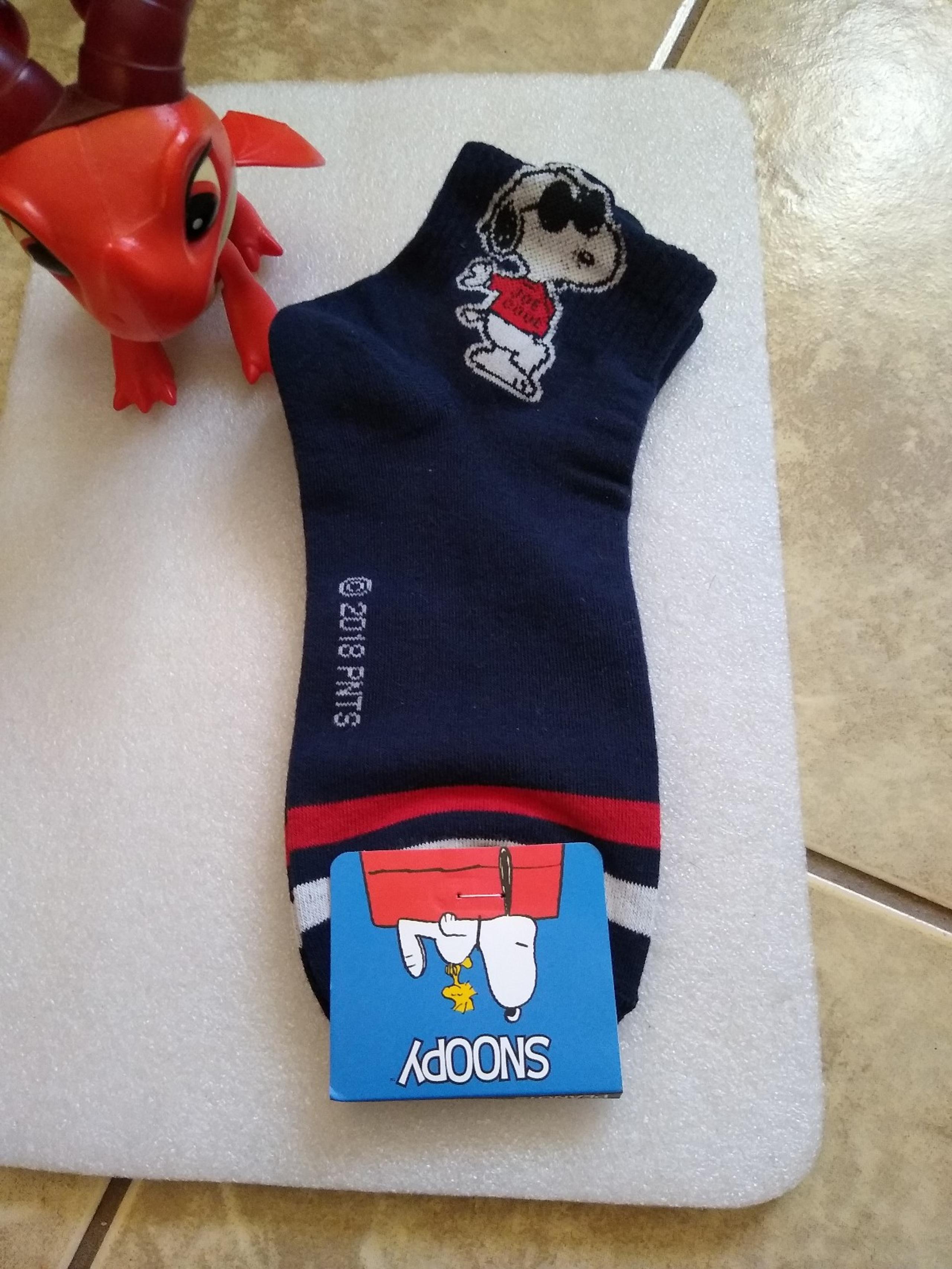 BRAND NEW PEANUT SNOOPY WOMAN CREW SOCKS