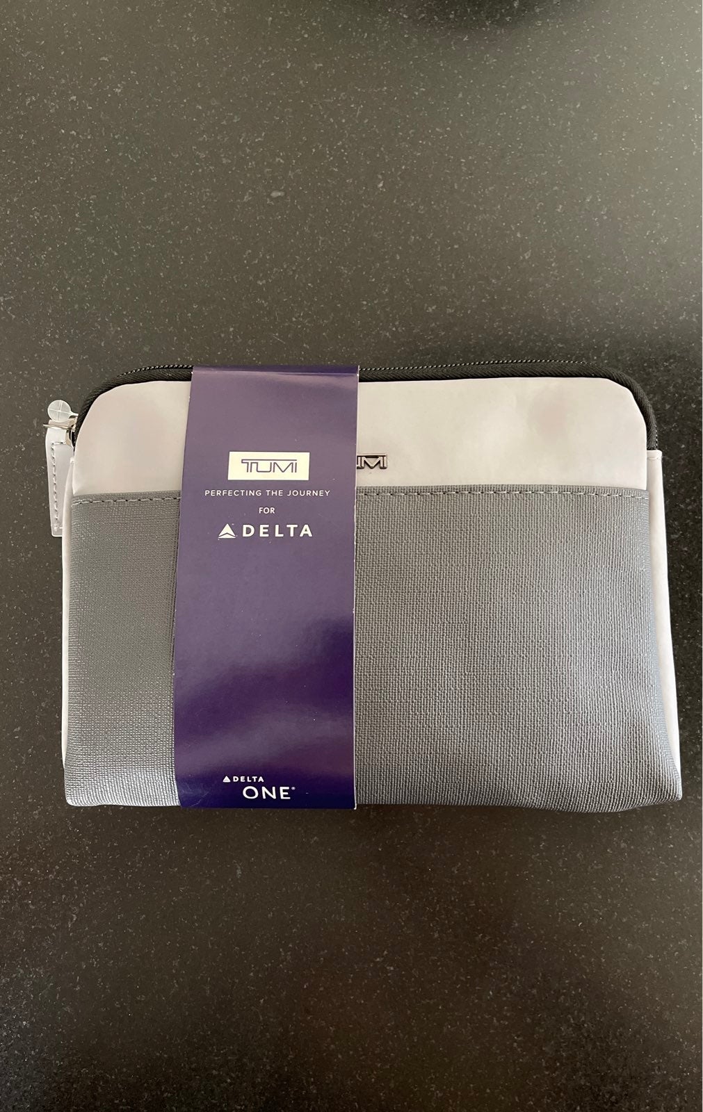 Delta One amenity bag new