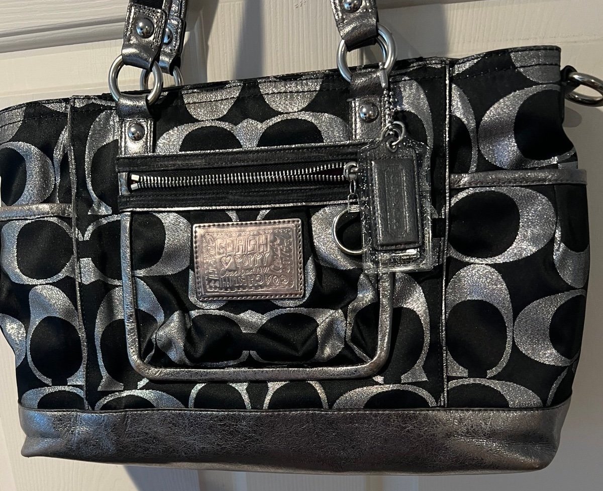 Coach Poppy RARE large . No Flaws