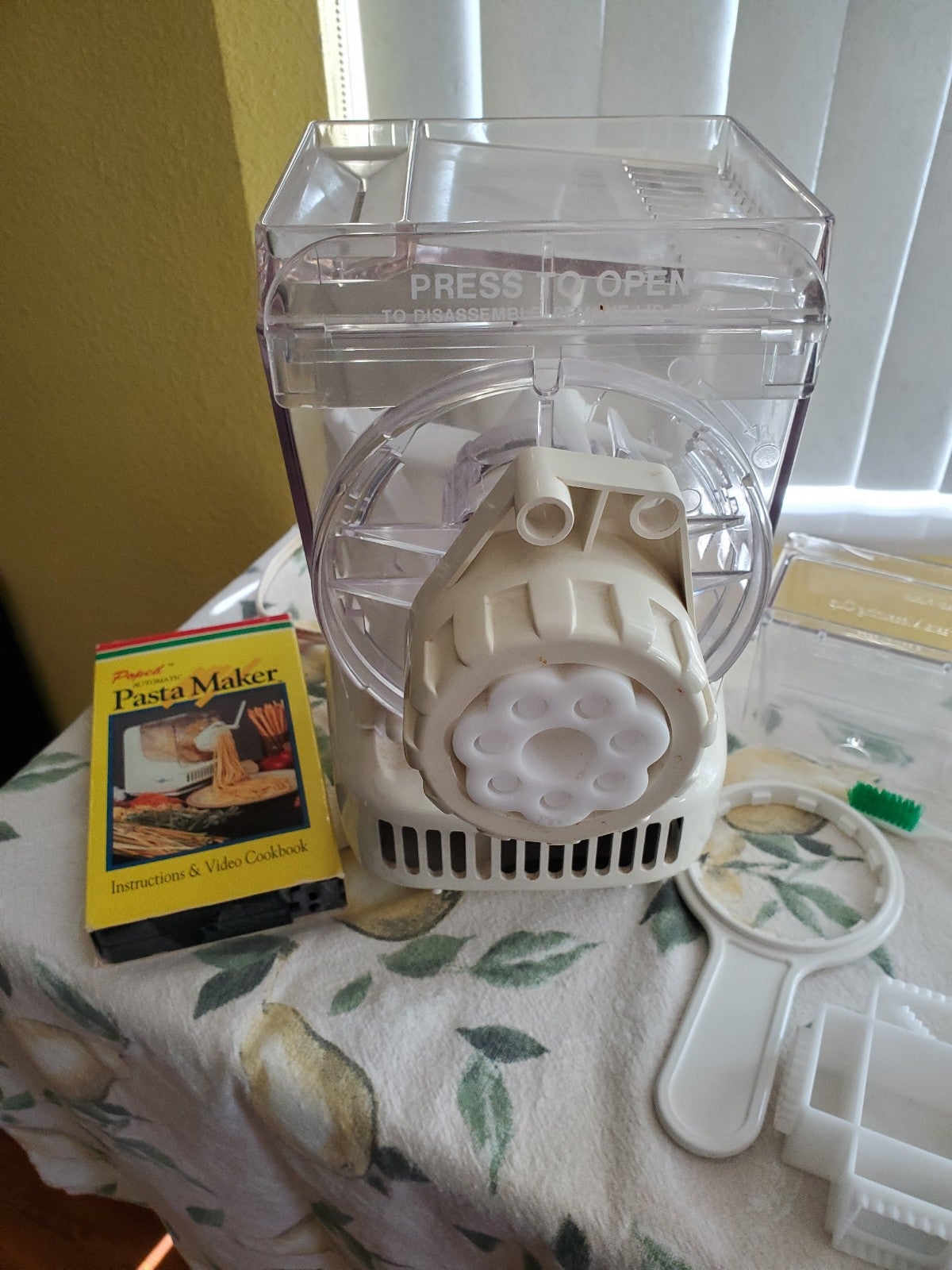 Popeil Pasta Maker w/accessories
