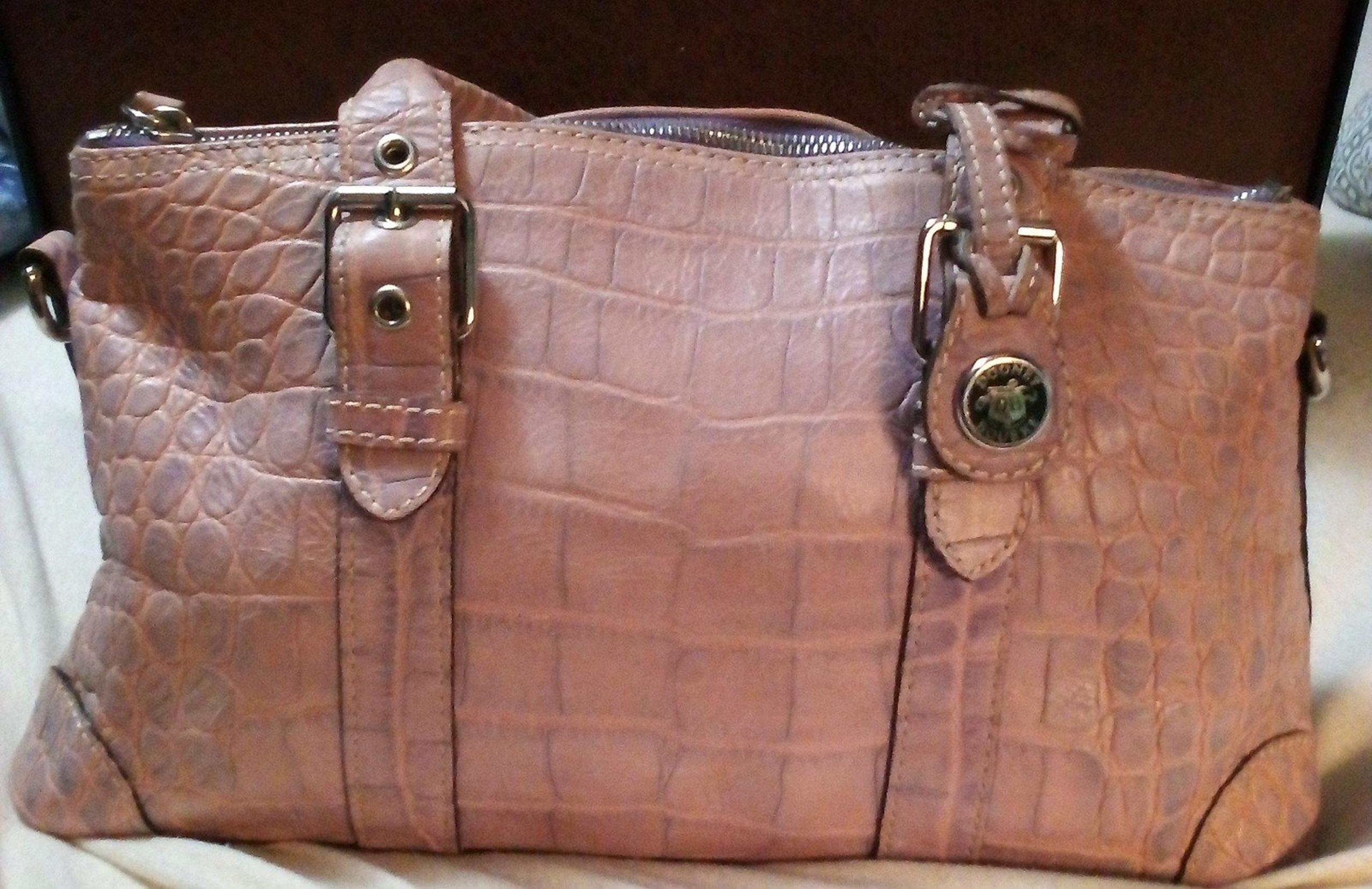Dooney and Bourke Leather Alligator print Mauve/Fiausha hand/shoulder bag
