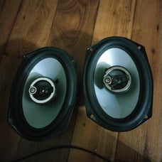 2x Crunch 6x9 speakers