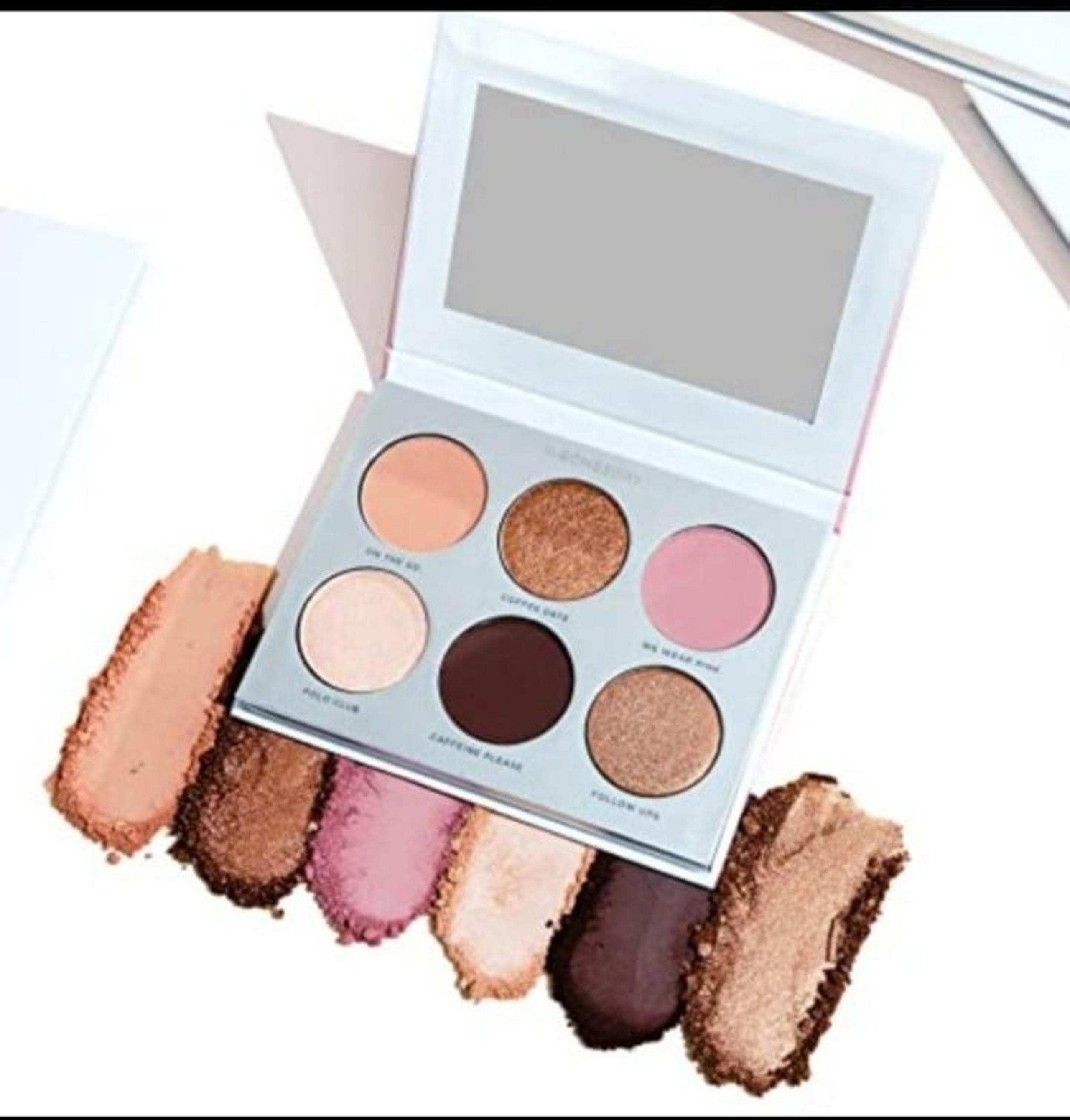 PUR Wednesday on point Eyeshadow Palette