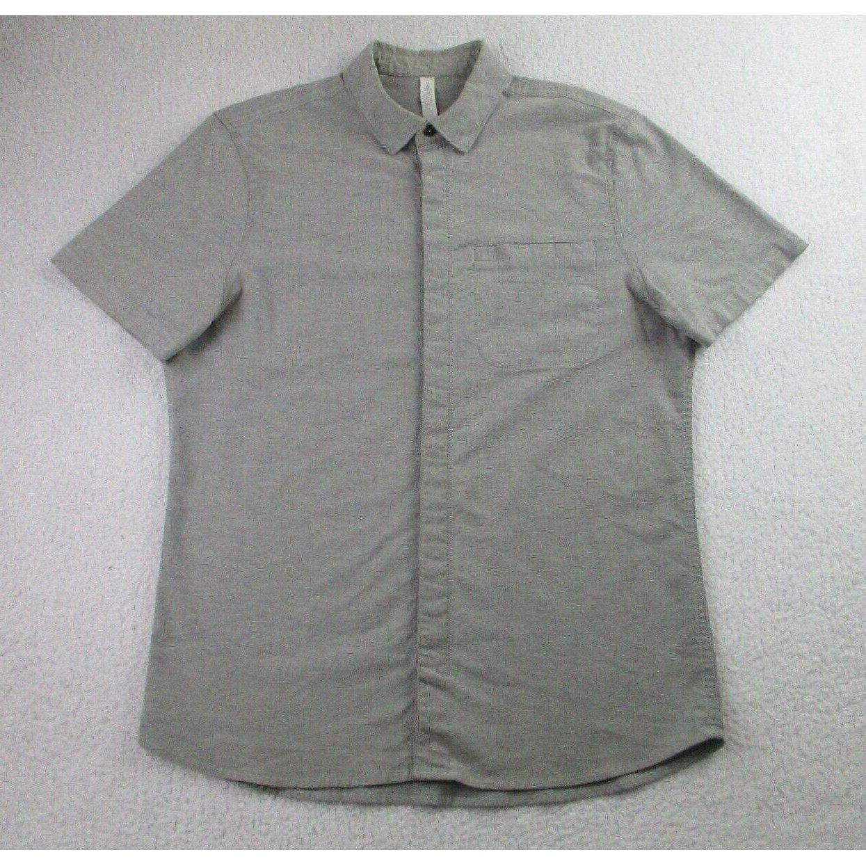 Lululemon Athletica On Time Shirt Mens Medium Gray Short Sleeve Button Up Casual