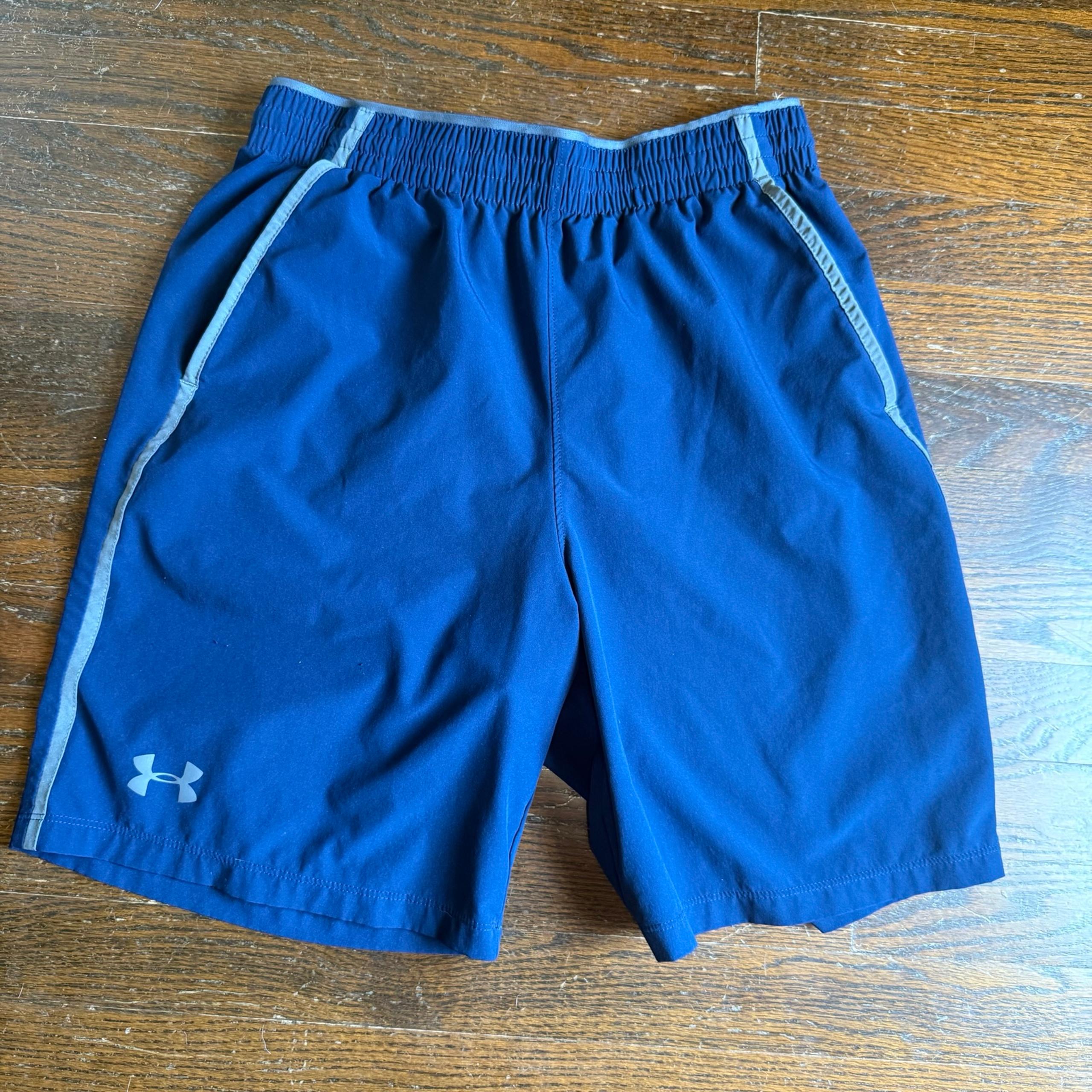 Under Armour Men’s Navy Athletic Shorts, Sz Medium, drawstring waist, pockets
