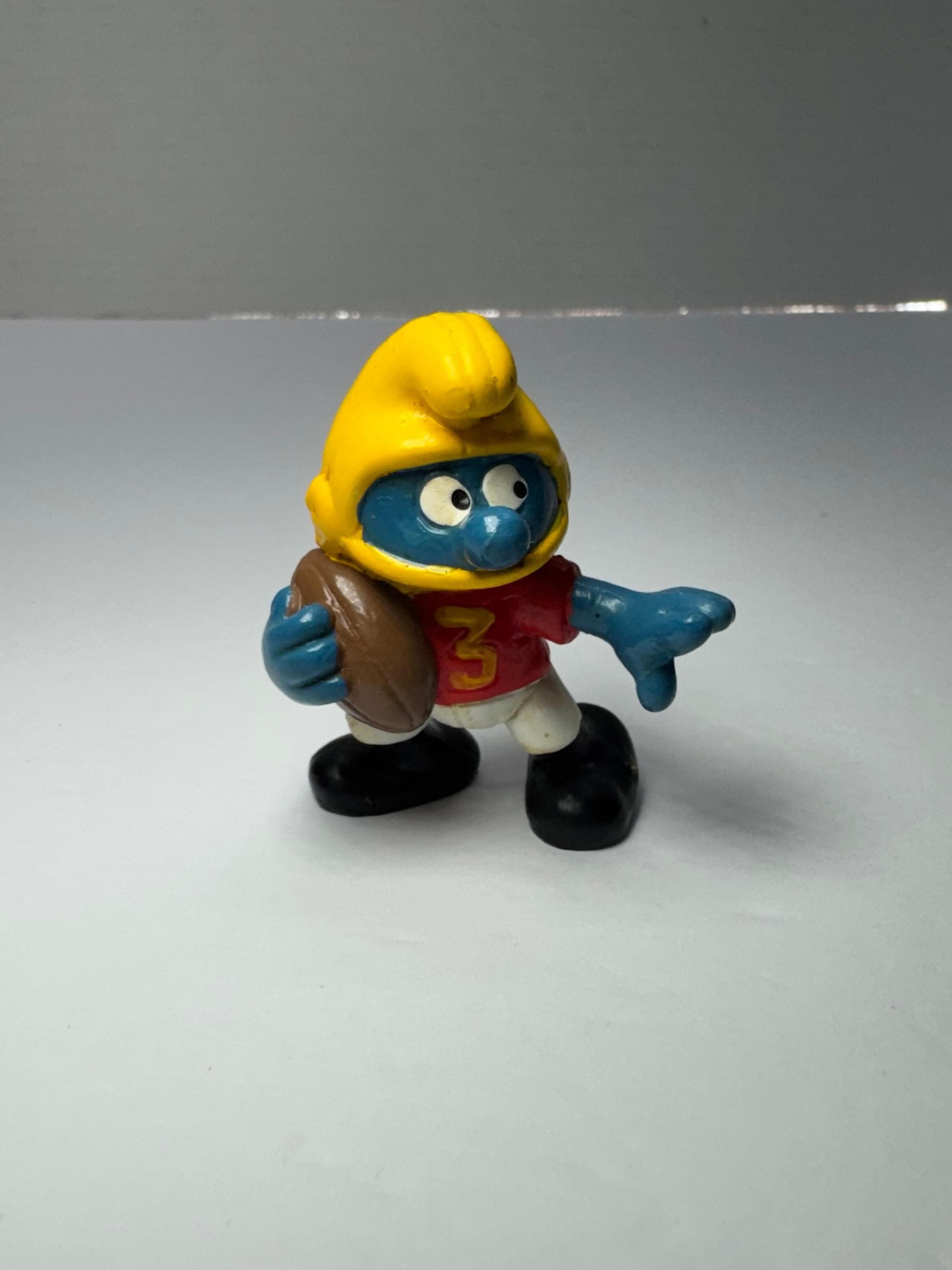 1980 Smurf Football Player Peyo Schleich The Smurfs 2" PVC Figure